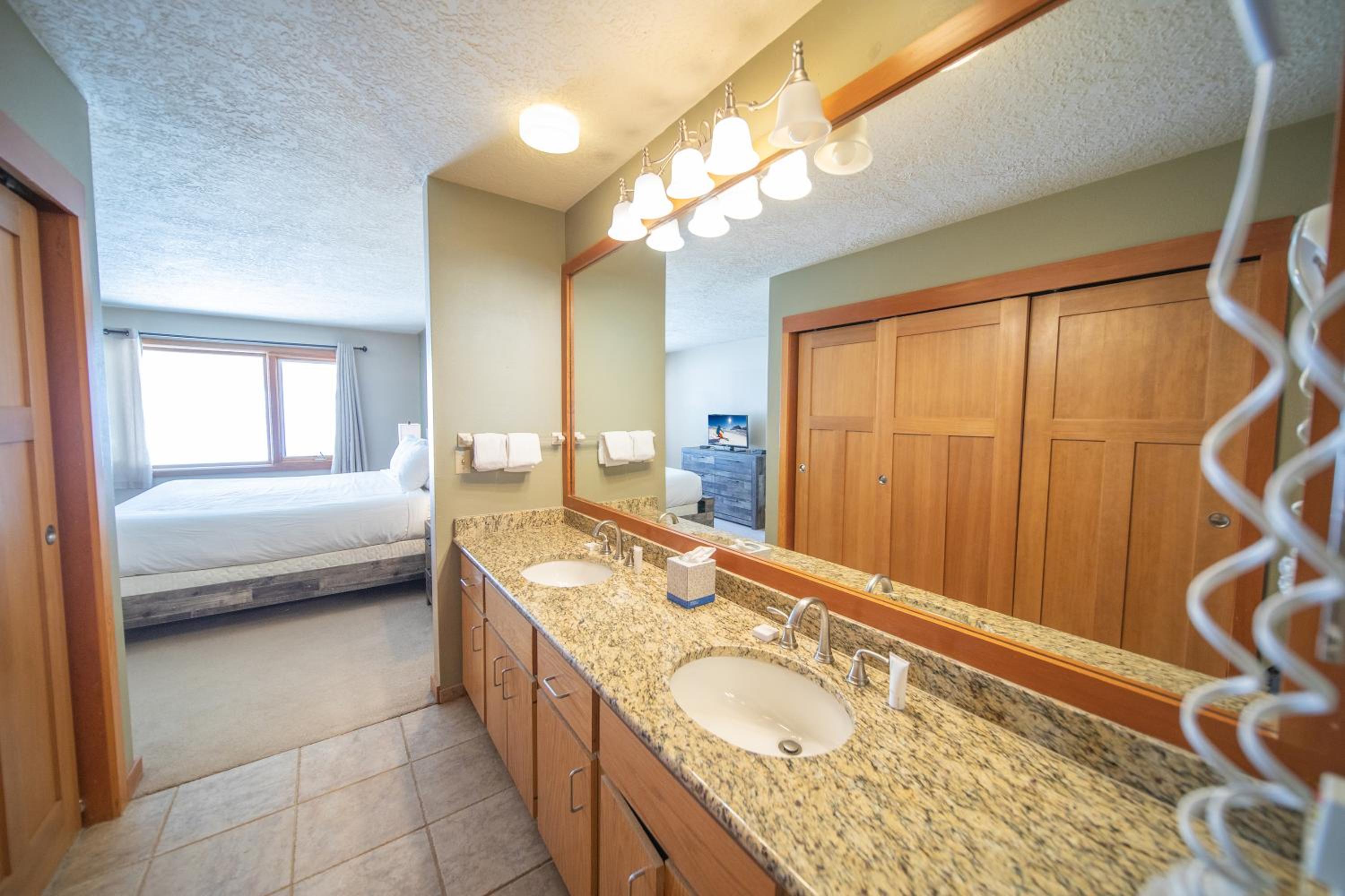 Lenawee 1738 by SummitCove Lodging