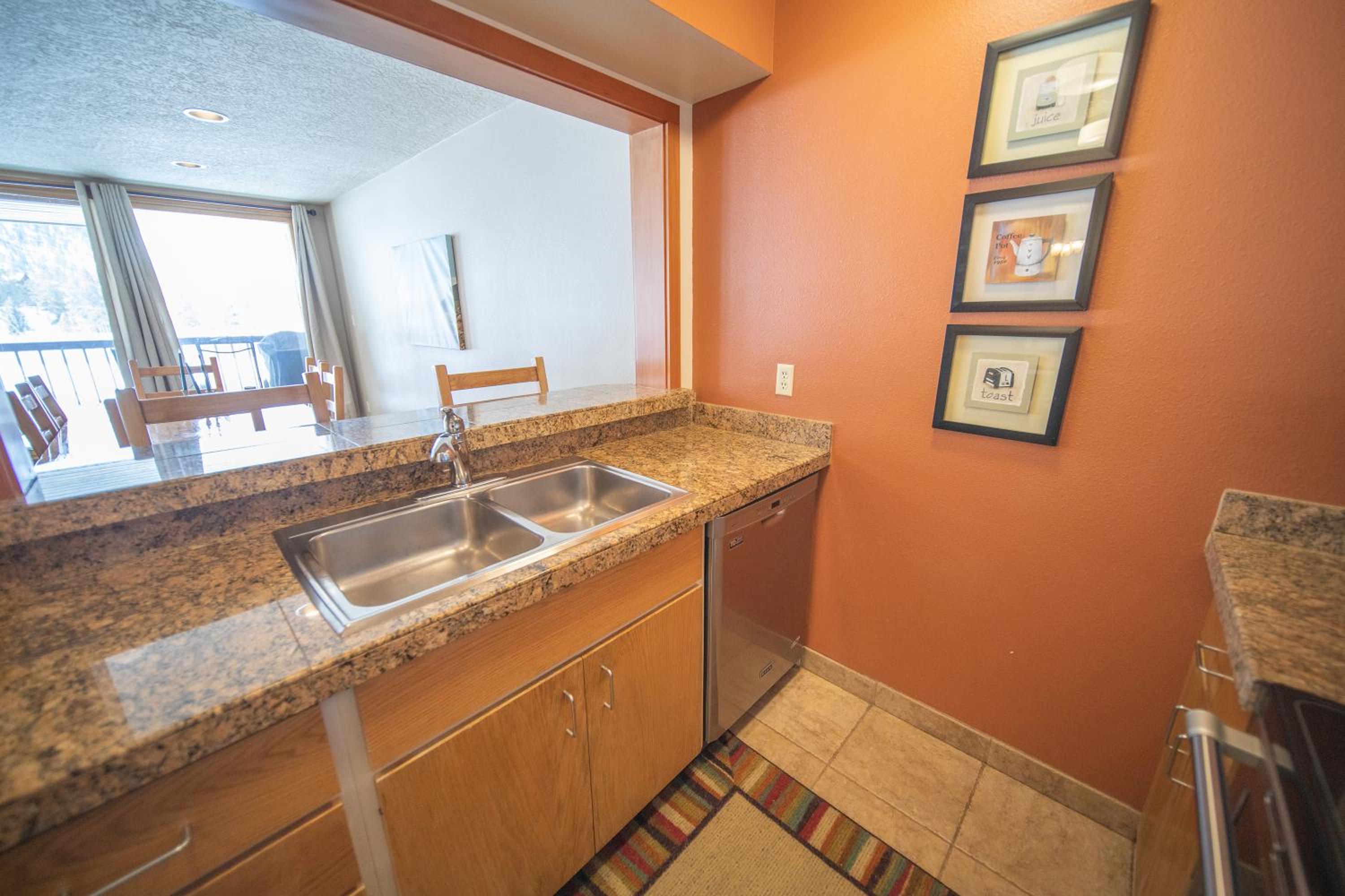 Lenawee 1738 by SummitCove Lodging