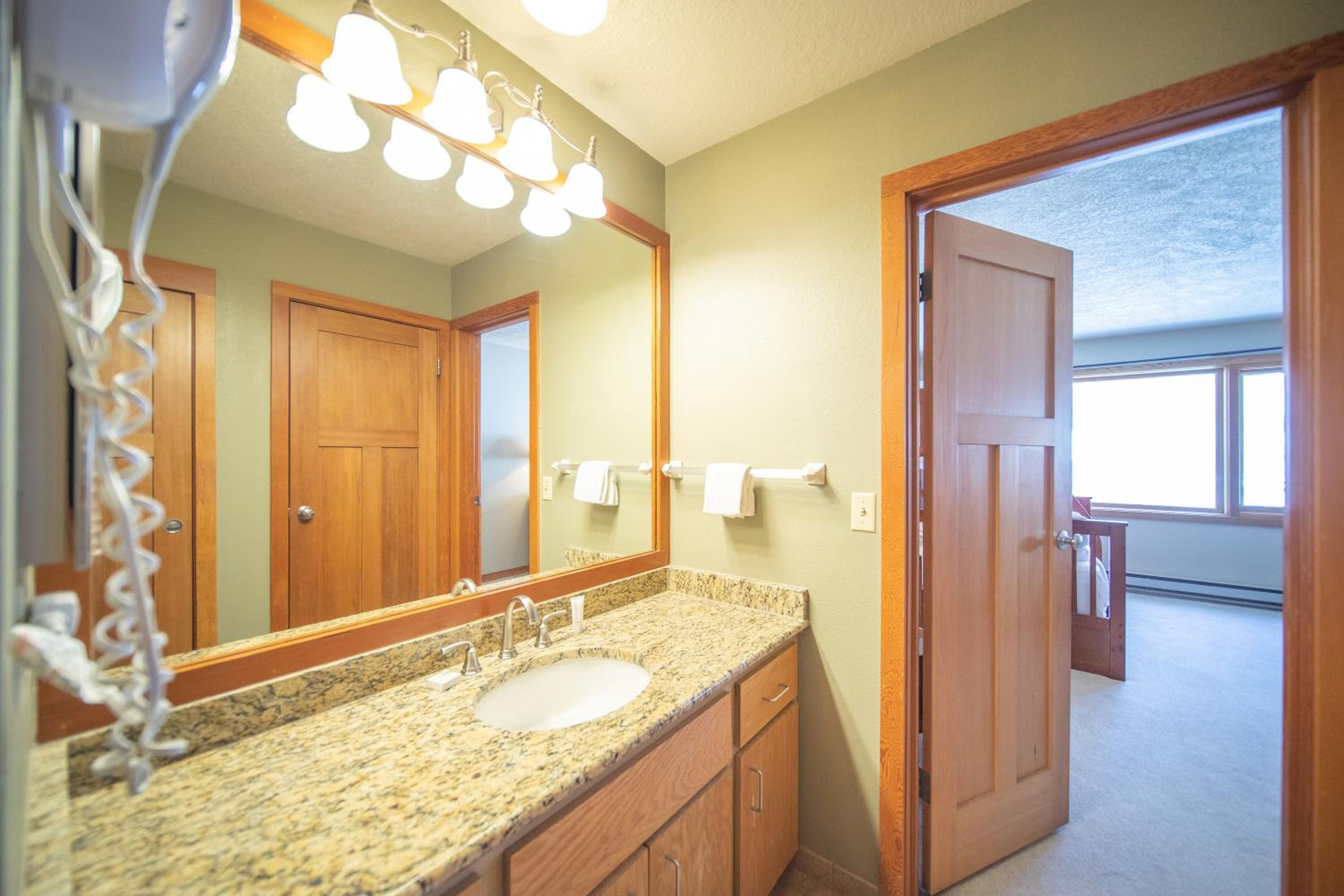 Lenawee 1738 by SummitCove Lodging