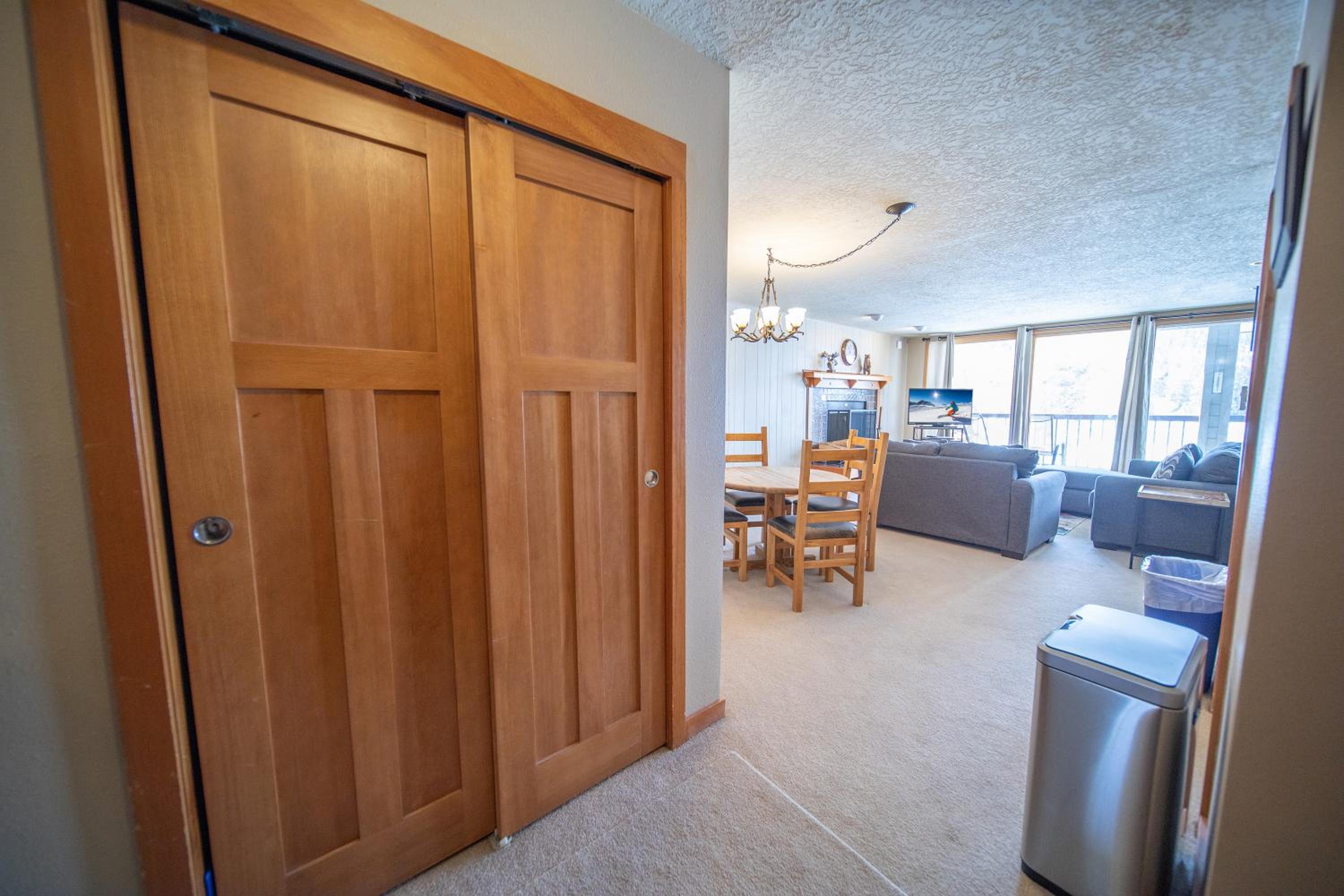 Lenawee 1738 by SummitCove Lodging