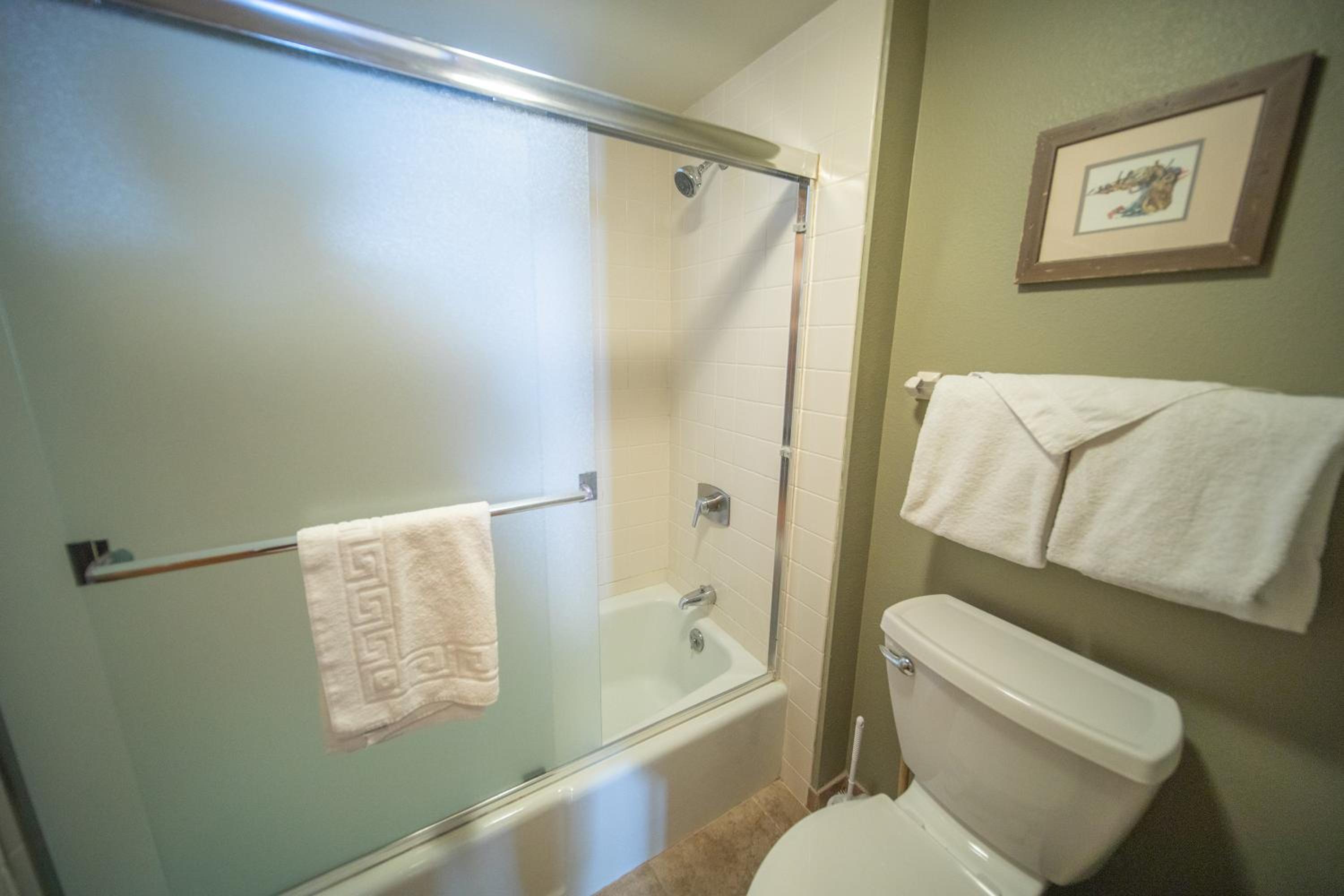 Lenawee 1738 by SummitCove Lodging