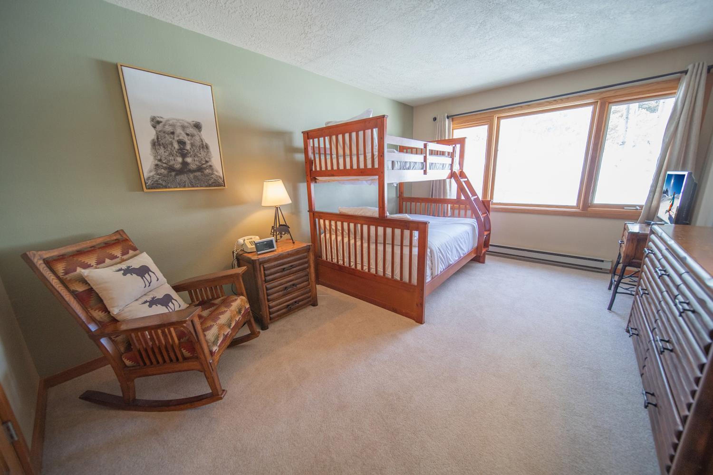 Lenawee 1738 by SummitCove Lodging
