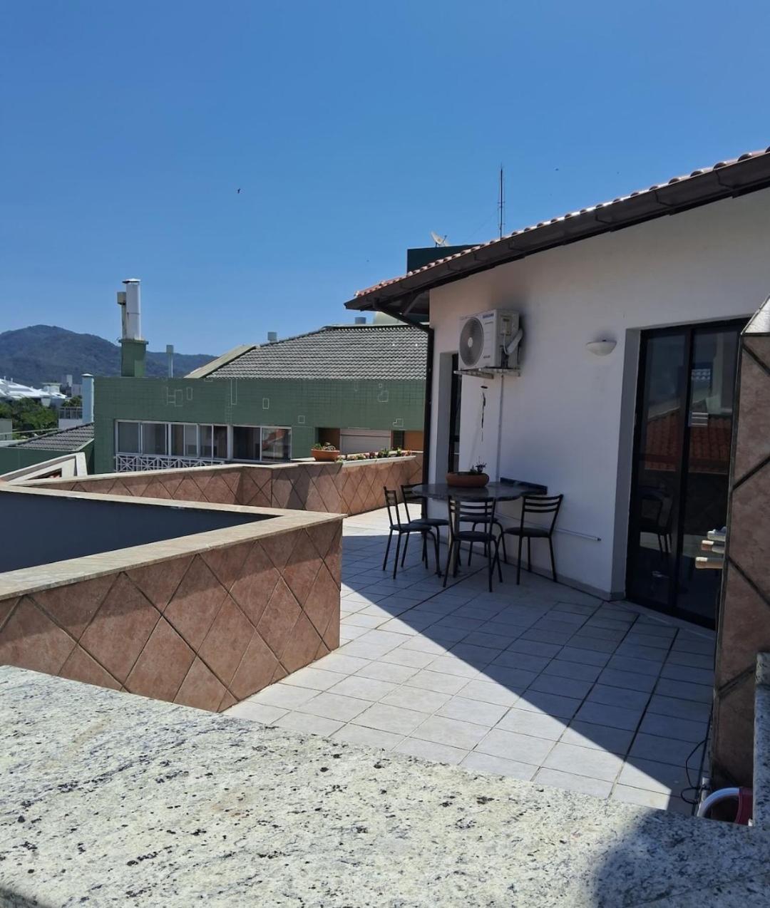 Apartamento com piscina privativa 0217