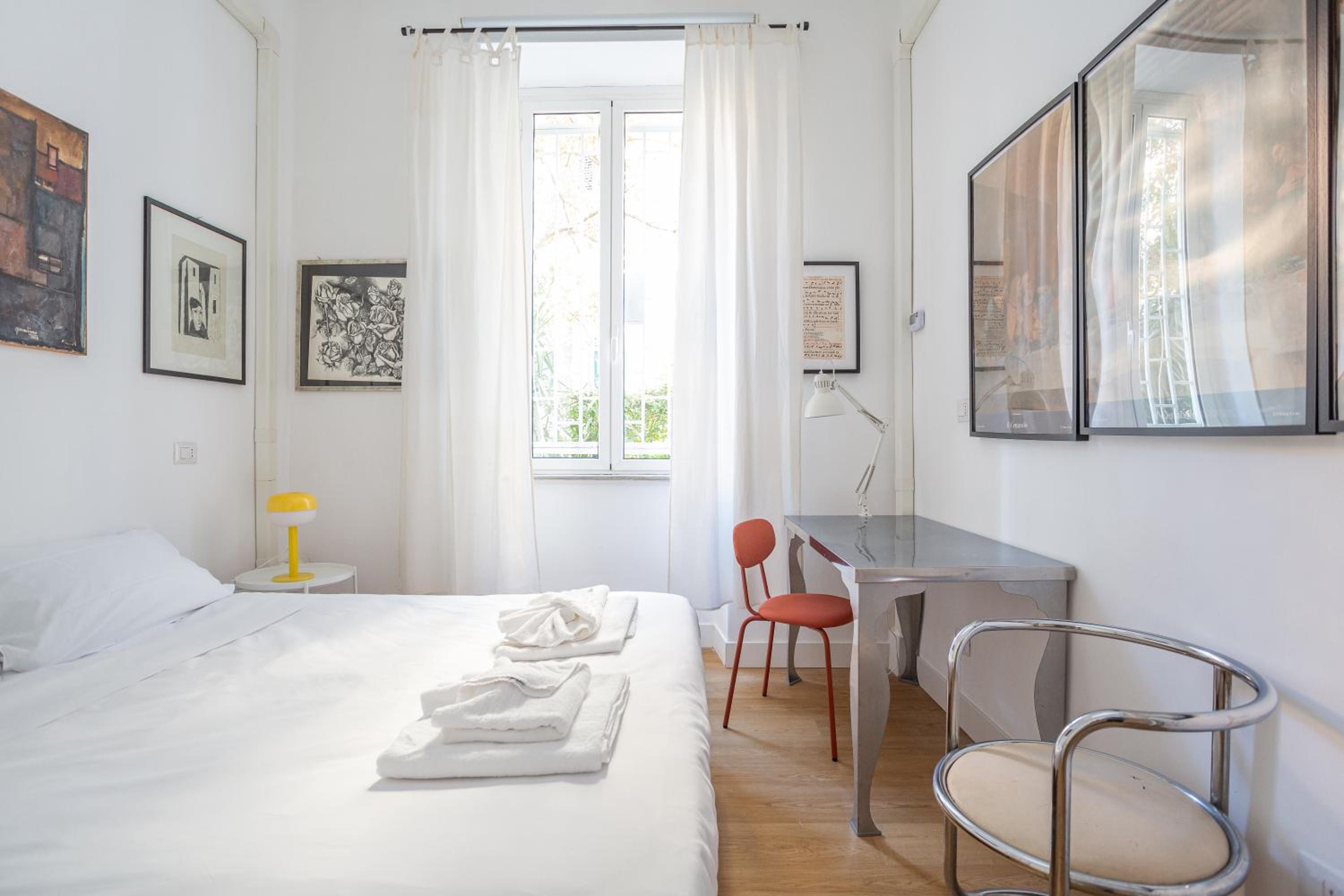 Elegantis Des Artistes Apartment