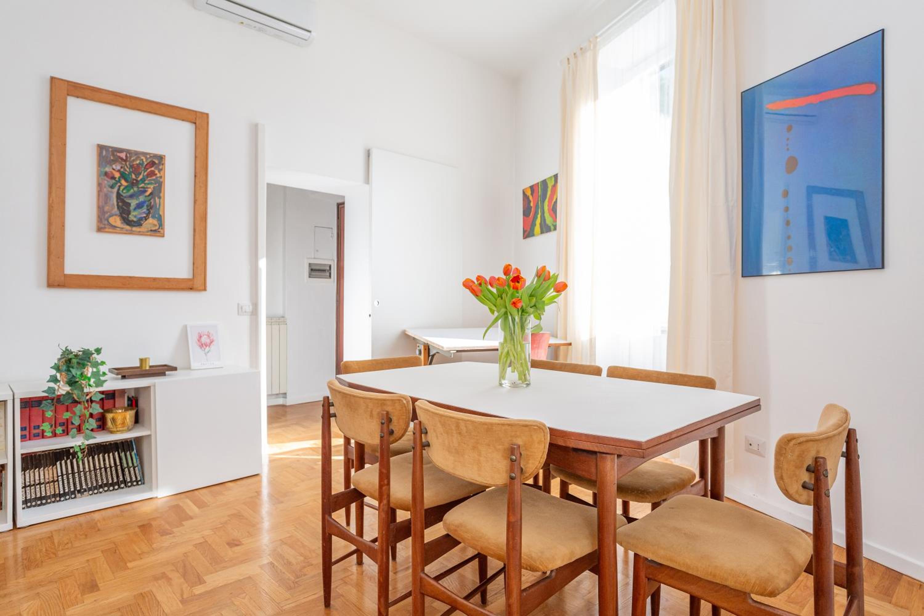 Elegantis Des Artistes Apartment