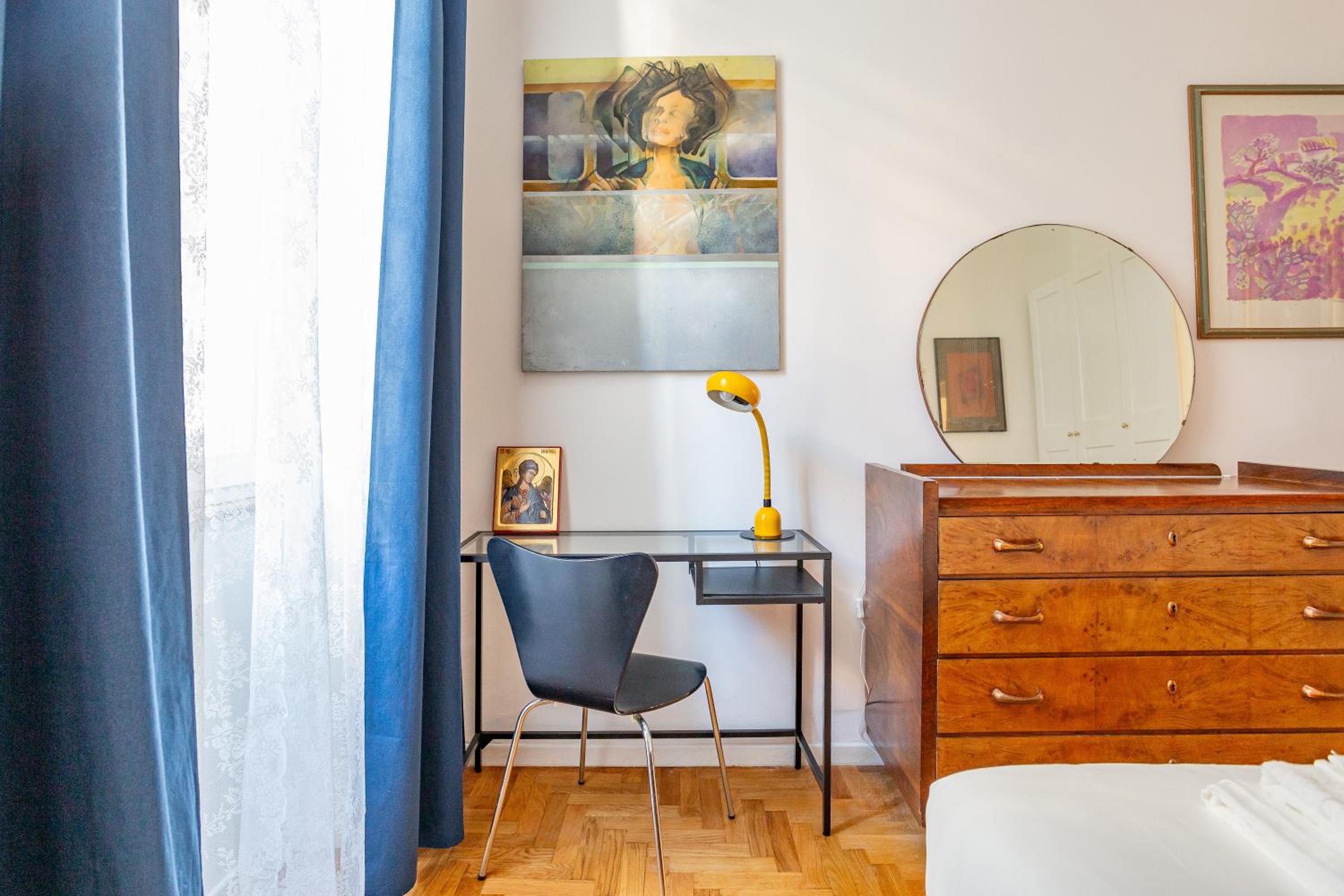 Elegantis Des Artistes Apartment