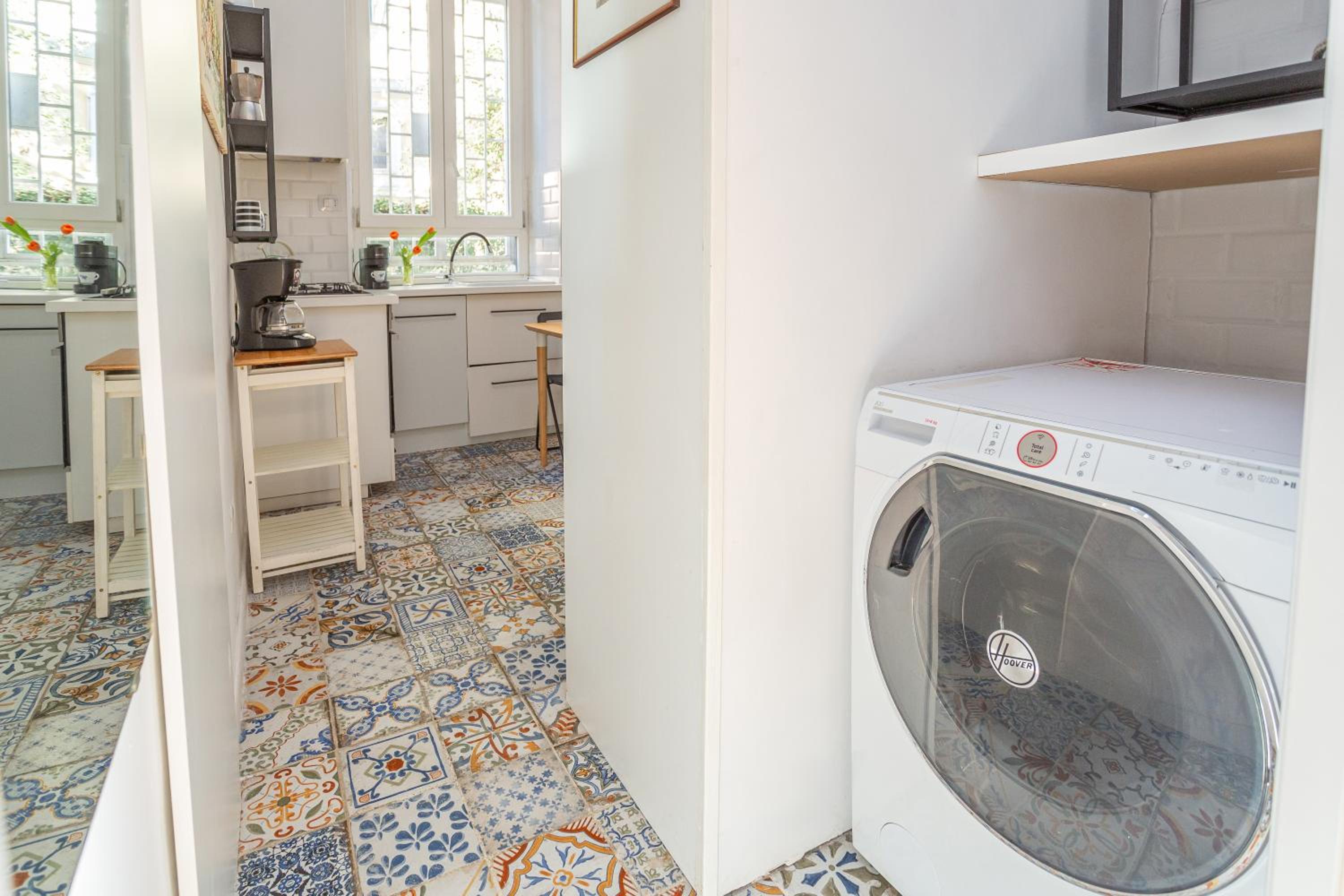 Elegantis Des Artistes Apartment