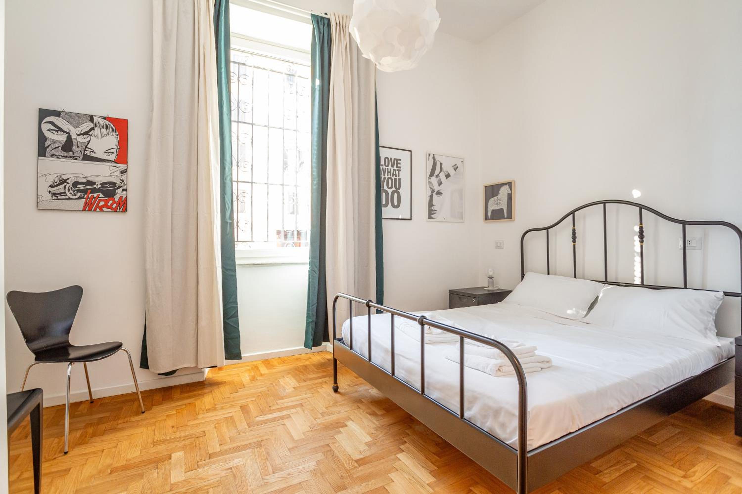 Elegantis Des Artistes Apartment