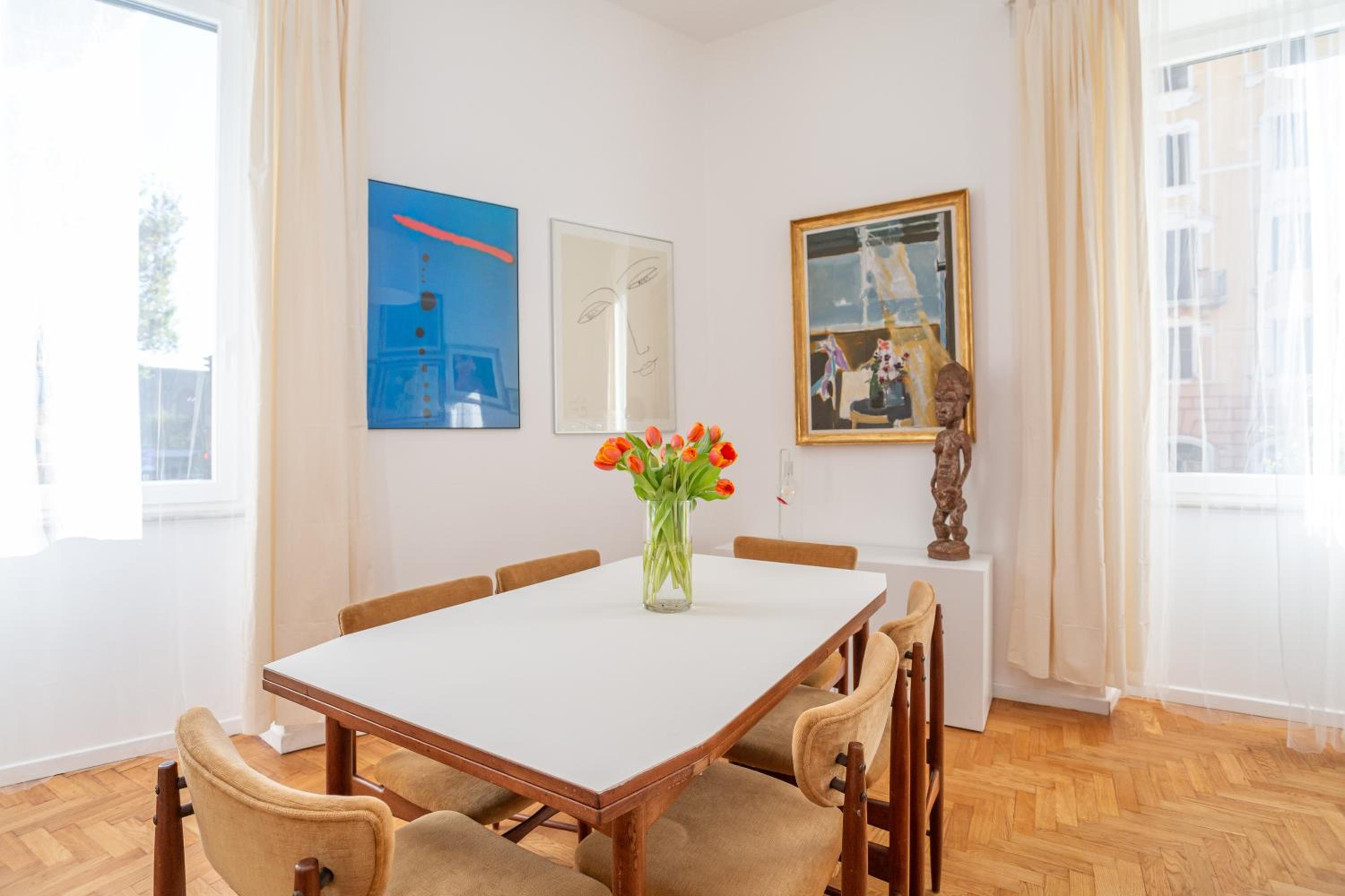 Elegantis Des Artistes Apartment