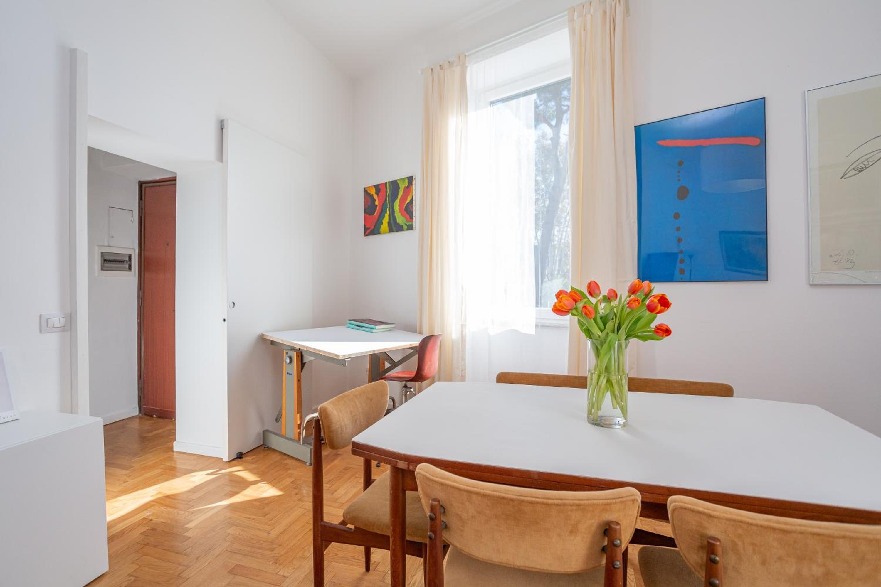 Elegantis Des Artistes Apartment