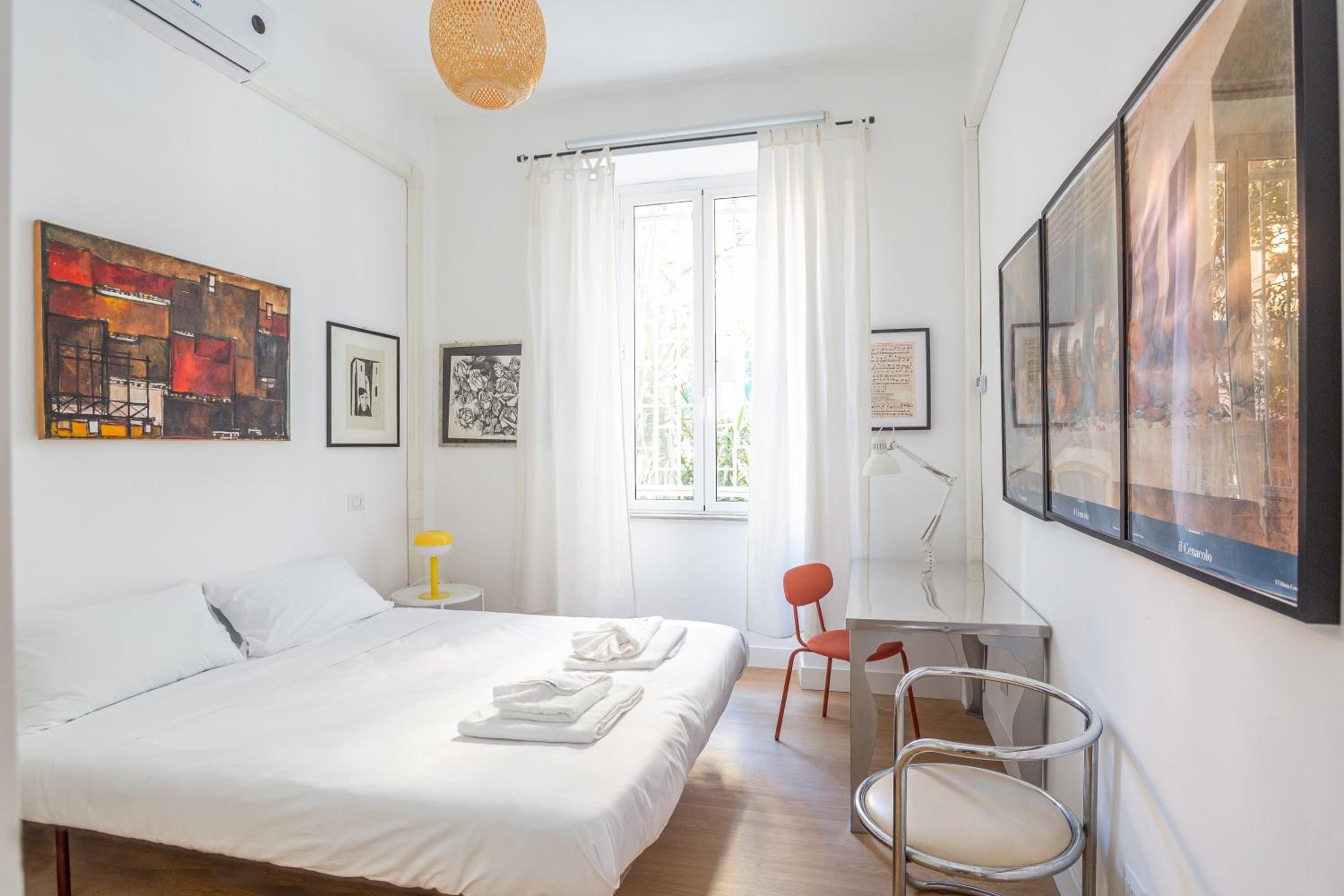 Elegantis Des Artistes Apartment