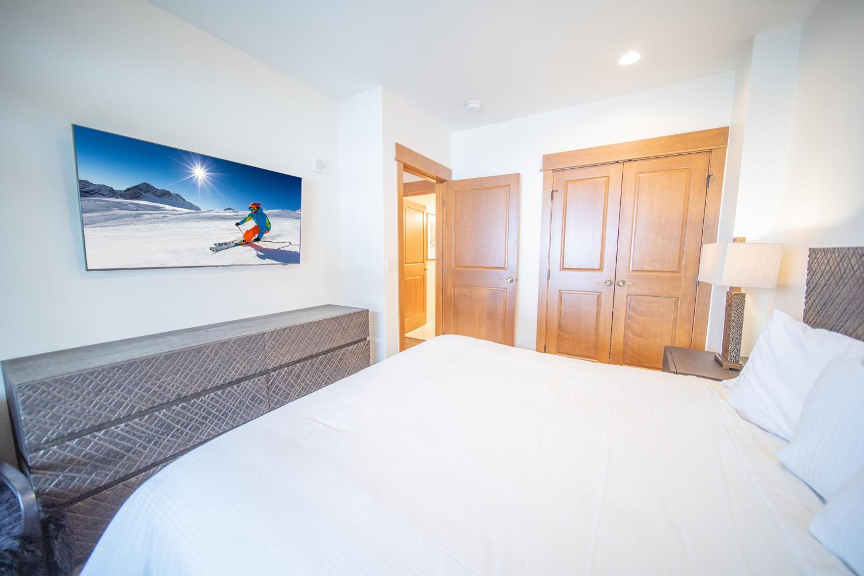 Lone Eagle 3000 by SummitCove Lodging