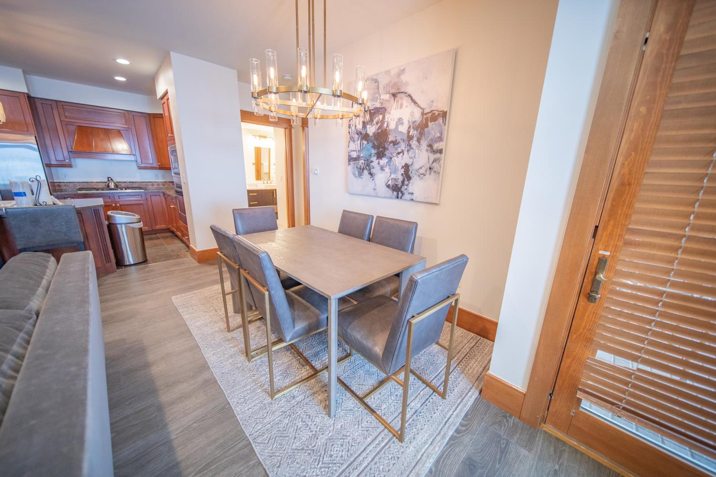 Lone Eagle 3000 by SummitCove Lodging