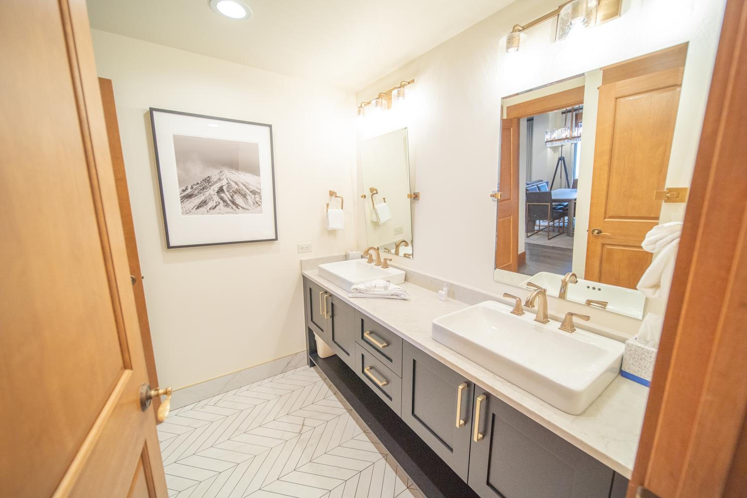 Lone Eagle 3000 by SummitCove Lodging