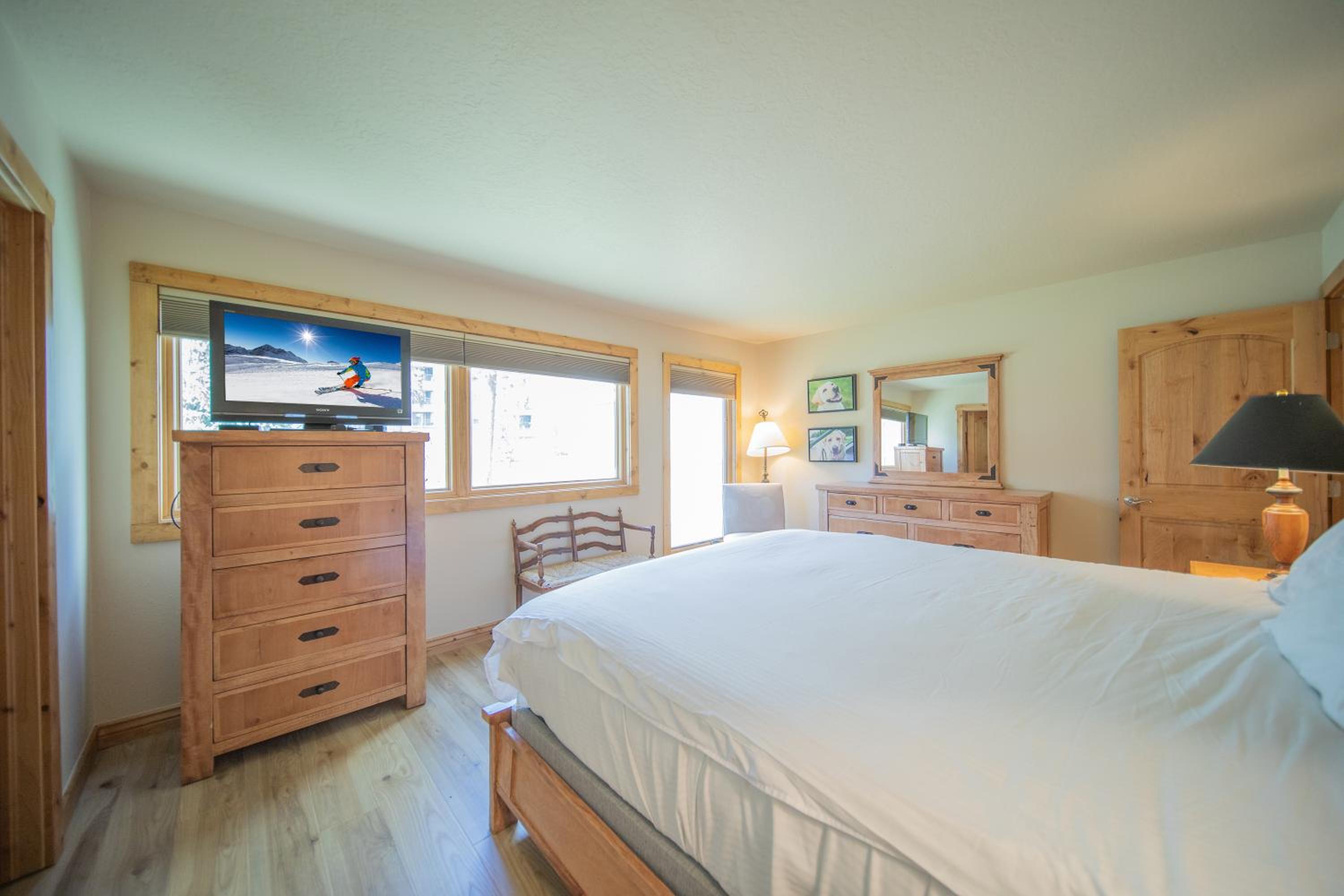 Quicksilver 1613 by SummitCove Lodging