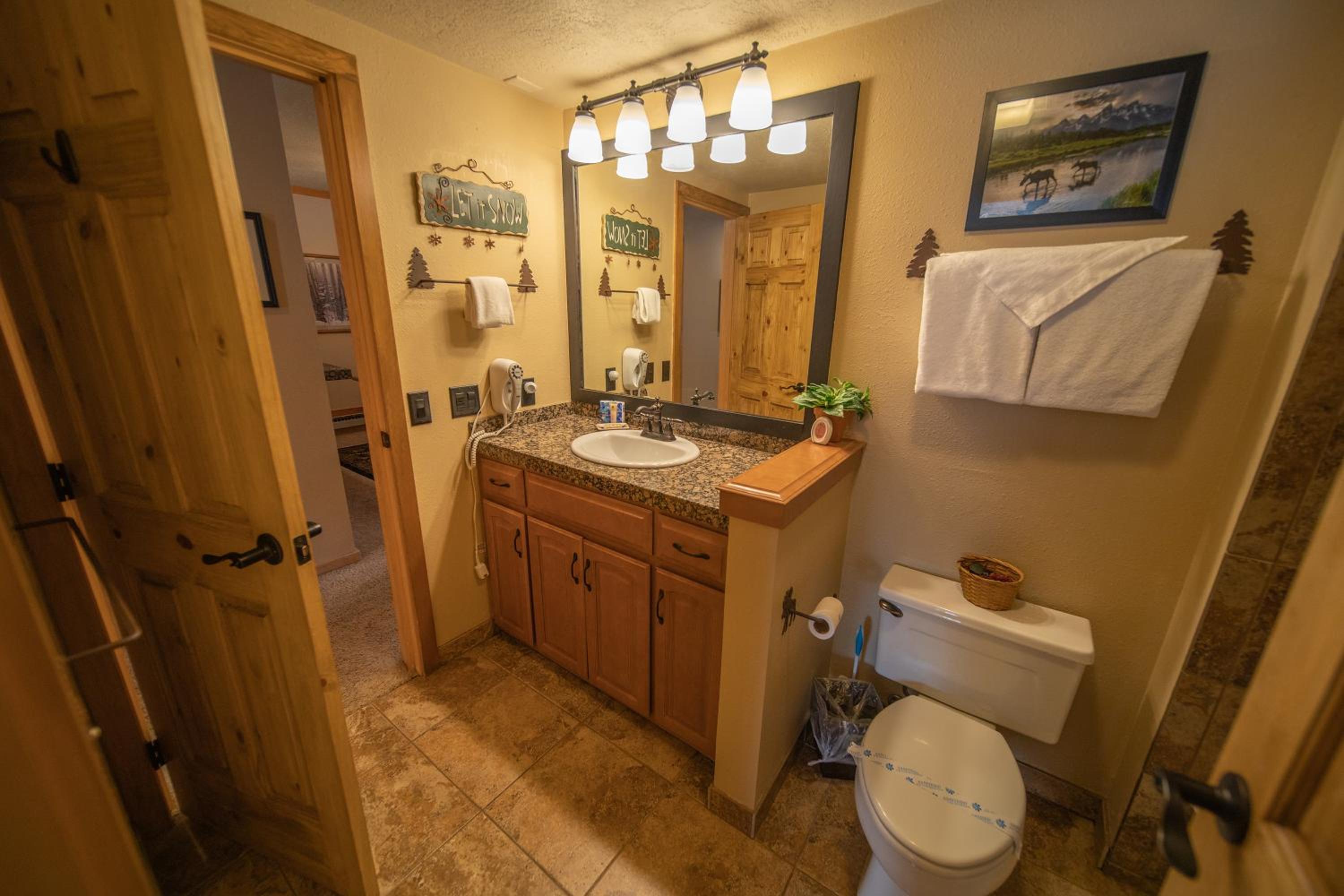 Pines 2047 by SummitCove Lodging