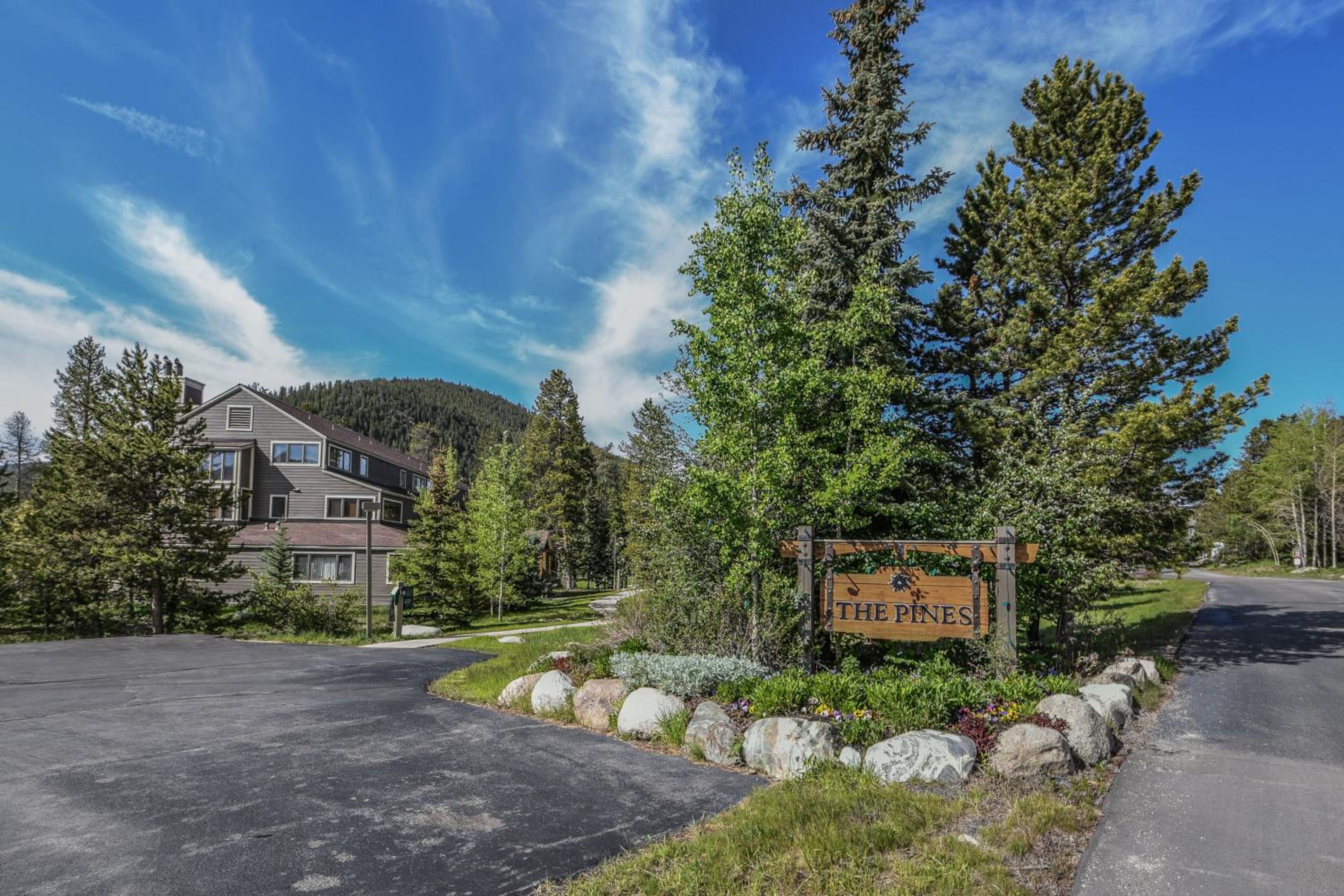 Pines 2074 by SummitCove Lodging in Colorado