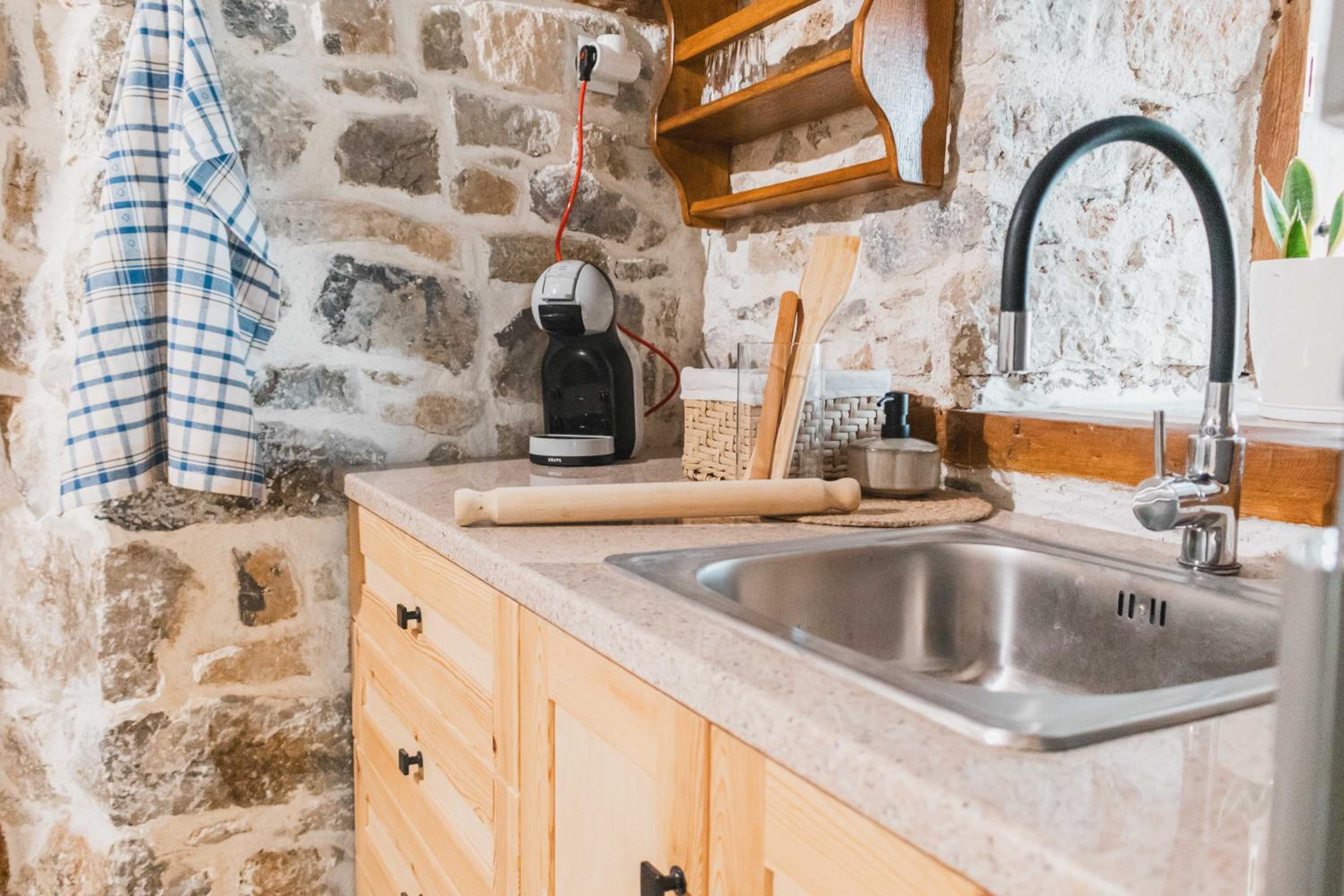 Nephèle - The Embrace of Hospitality photo 4