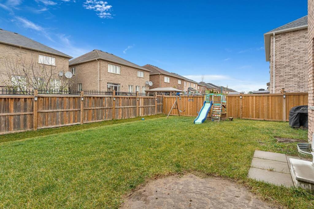 Luxurious 4 Bedroom Home In Hamilton, Sleeps 10