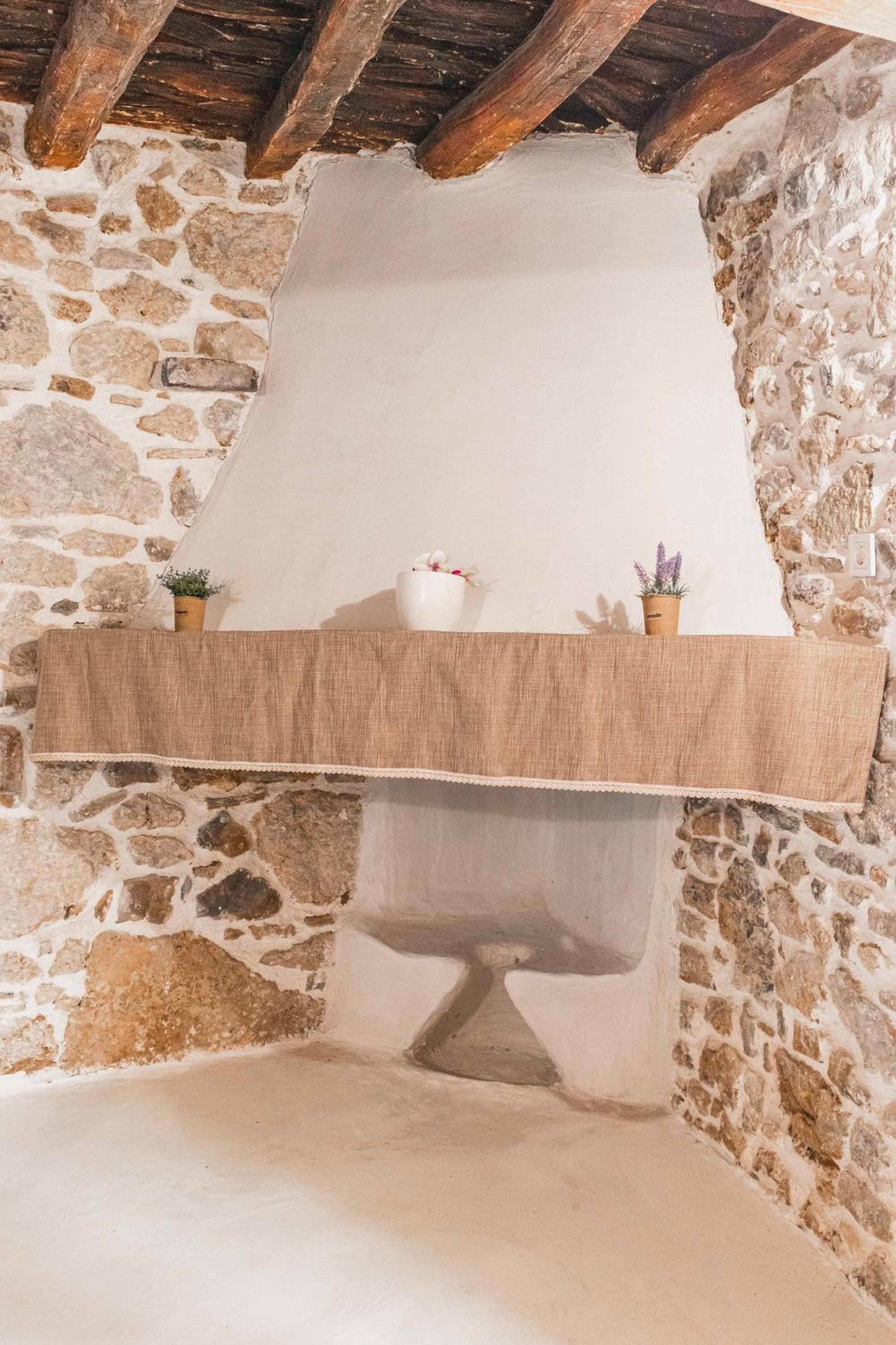 Nephèle - The Embrace of Hospitality photo 3