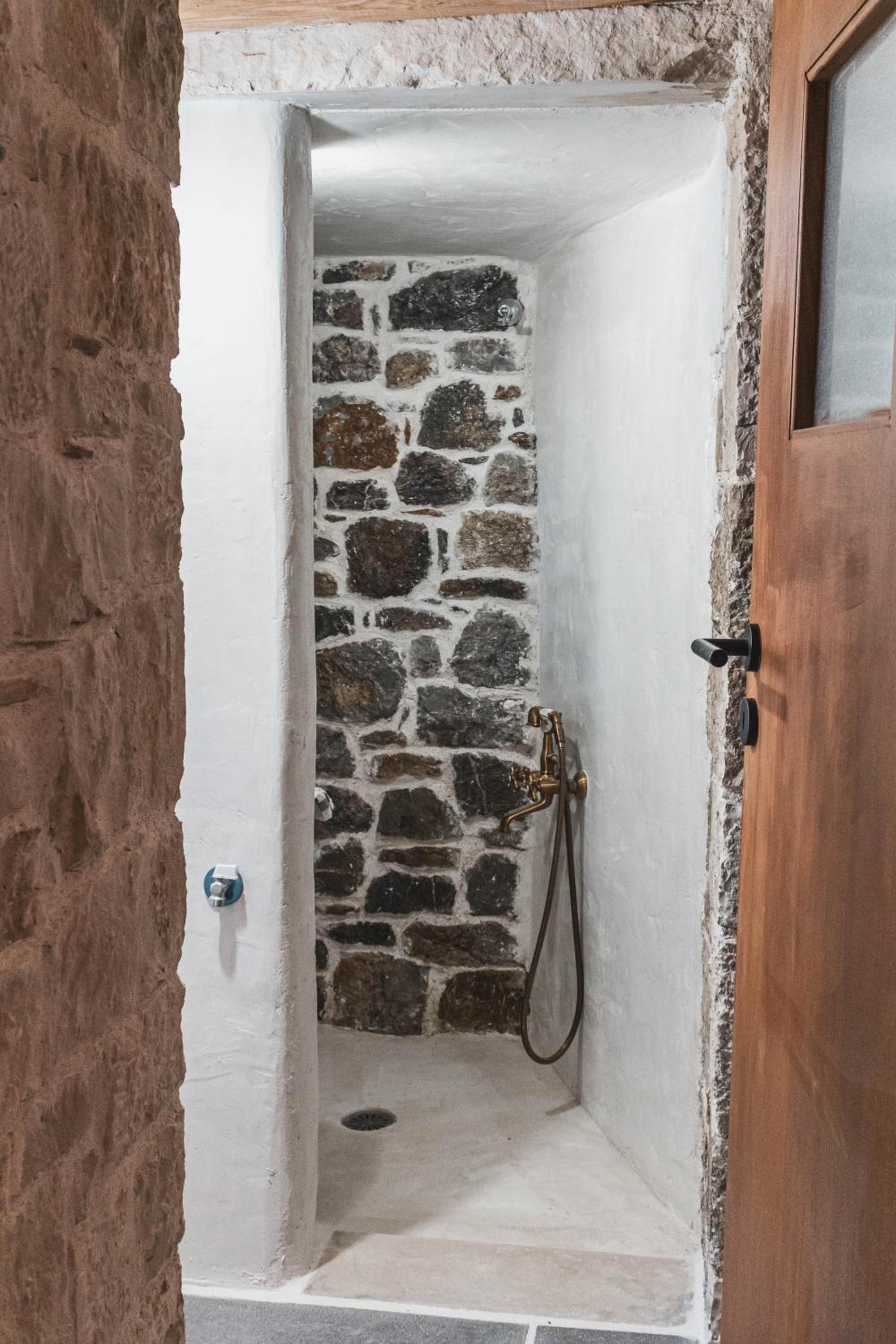 Nephèle - The Embrace of Hospitality photo 2