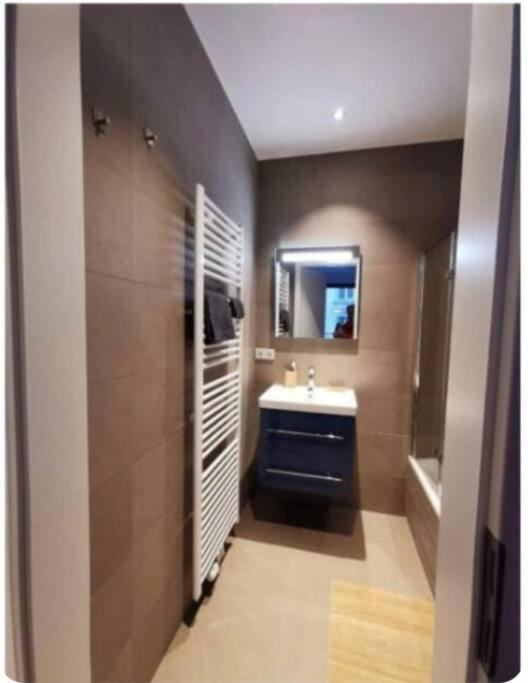 Beautiful 1 bedroom flat w terrace&parking-75M view 4