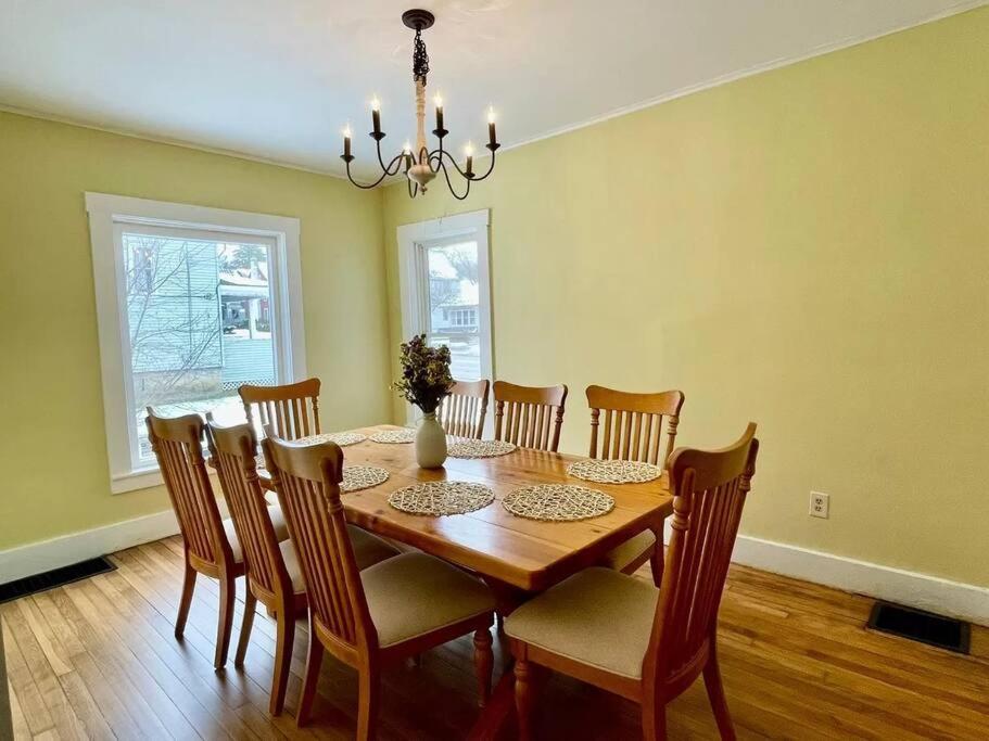 Rutland Vacations - The Family Spot - Huge Yard - Property Image 1