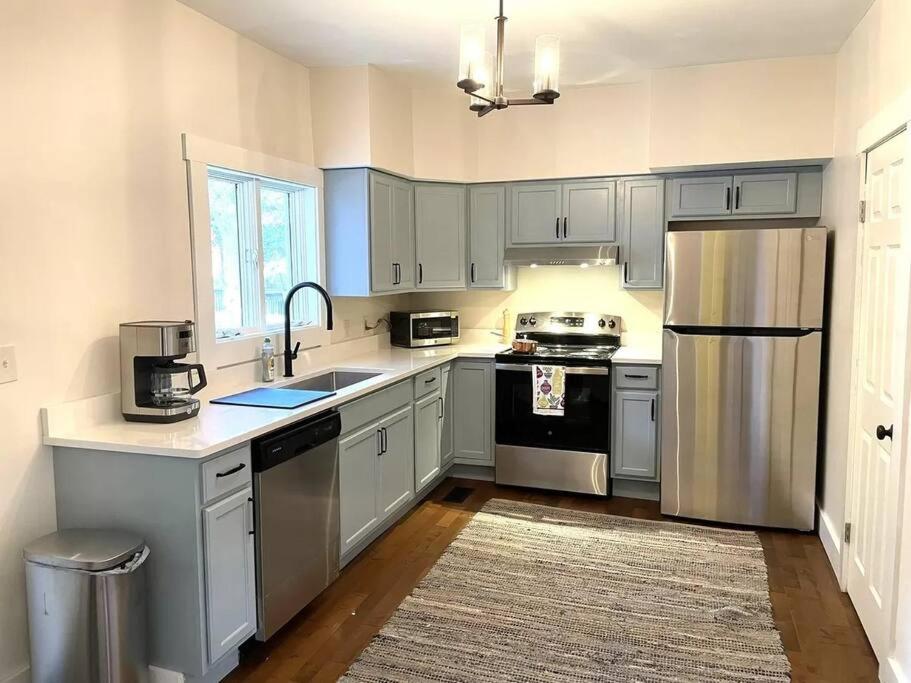 Rutland Vacations - The Family Spot - Huge Yard - Property Image 4