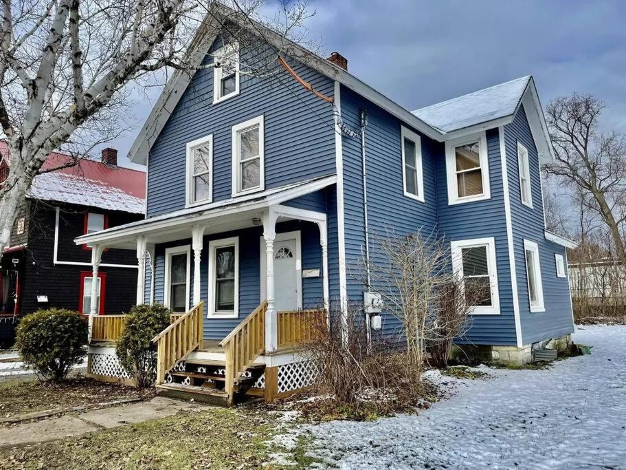 Rutland Vacations - The Family Spot - Huge Yard - Property Image 11