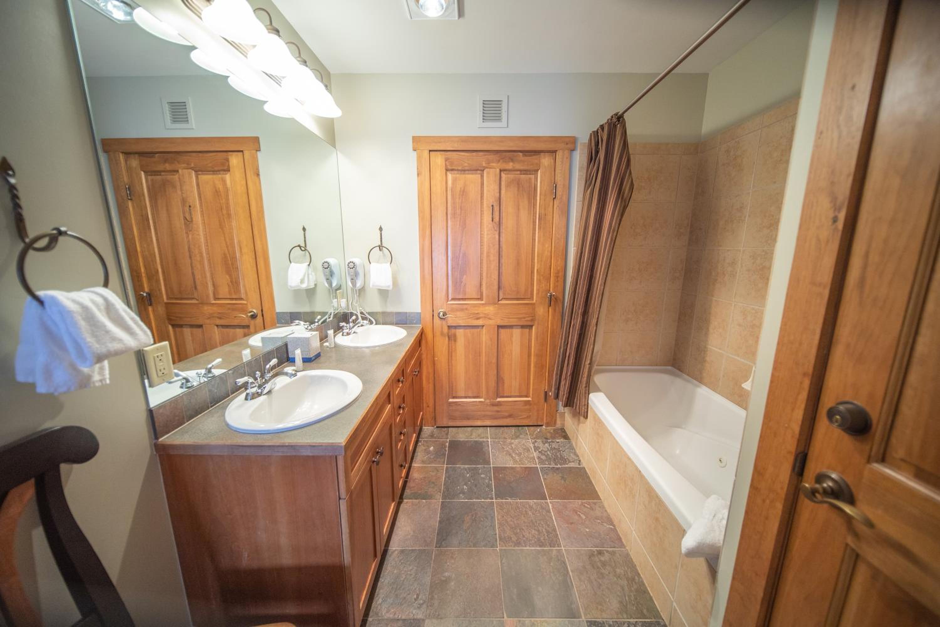 Summit County Vacations - Red Hawk Lodge 2281 by SummitCove Lodging - Property Image 9