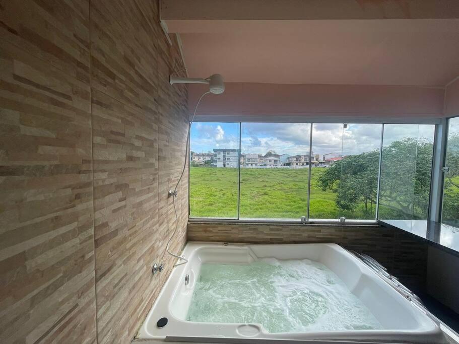 Casa no segundo andar com piscina