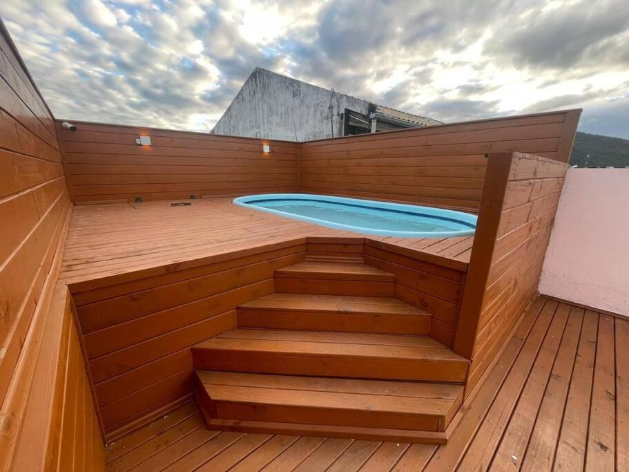 Casa no segundo andar com piscina
