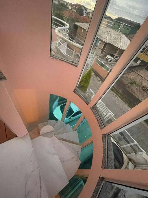 Casa no segundo andar com piscina