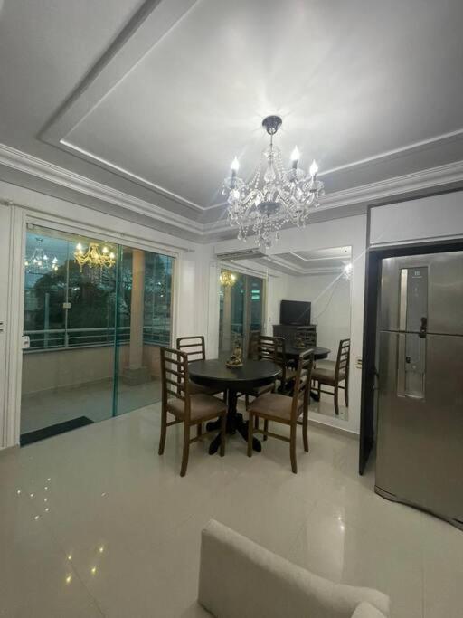 Casa no segundo andar com piscina