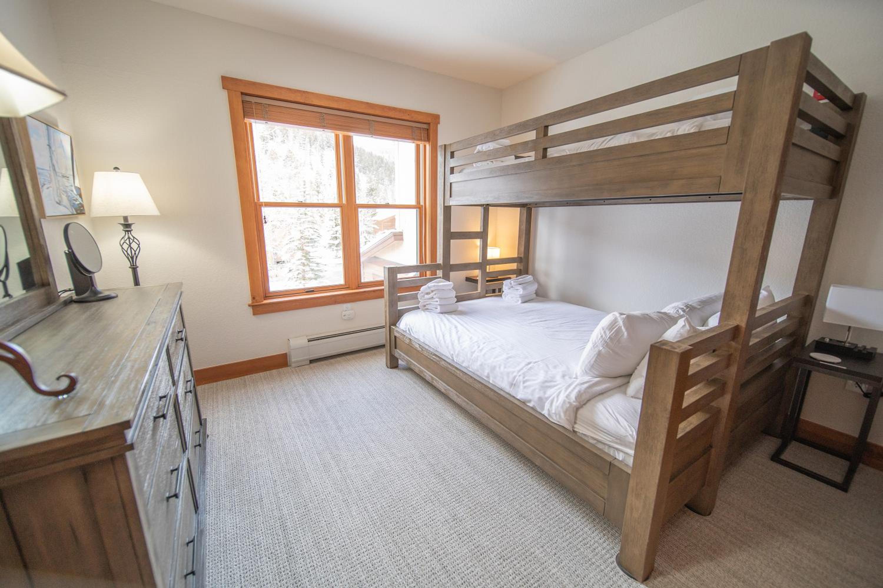 Red Hawk Townhomes 2337 by SummitCove Lodging in Colorado
