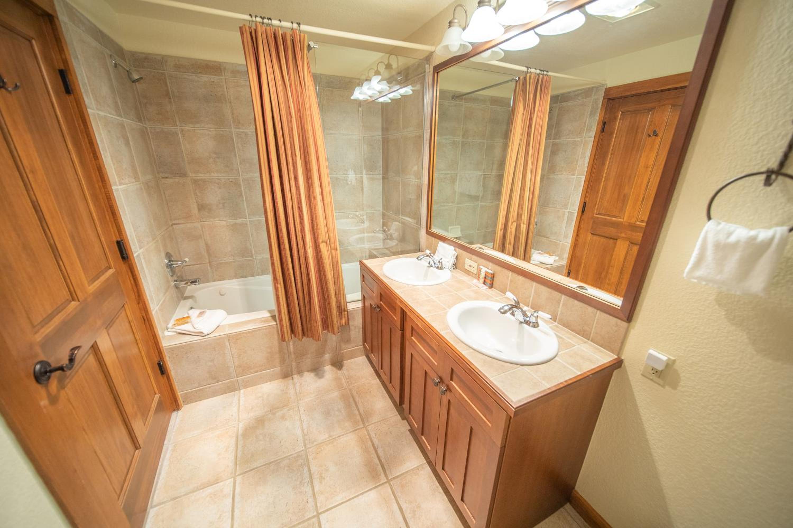 Red Hawk Townhomes 2352 by SummitCove Lodging