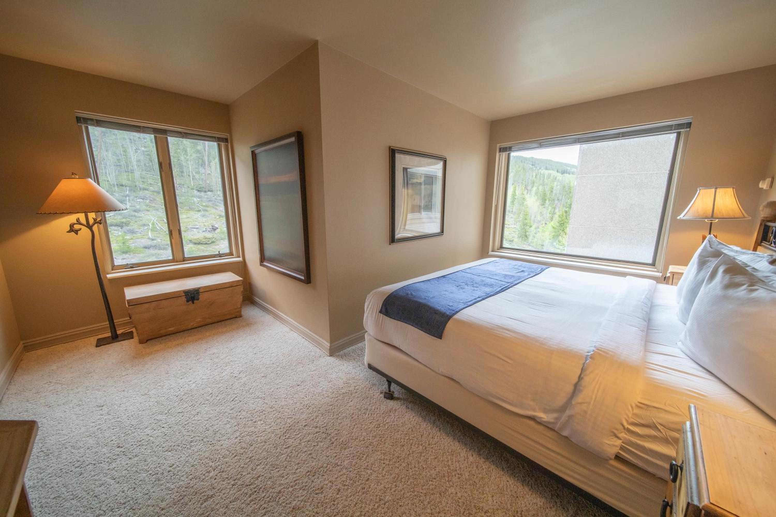 Saints John 2517 by SummitCove Lodging