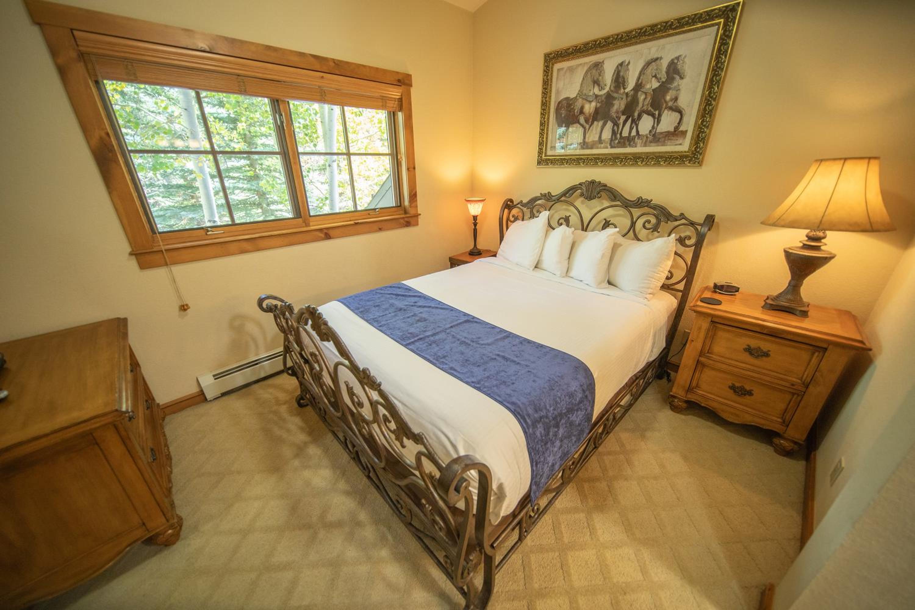 Seasons 1851 by SummitCove Lodging