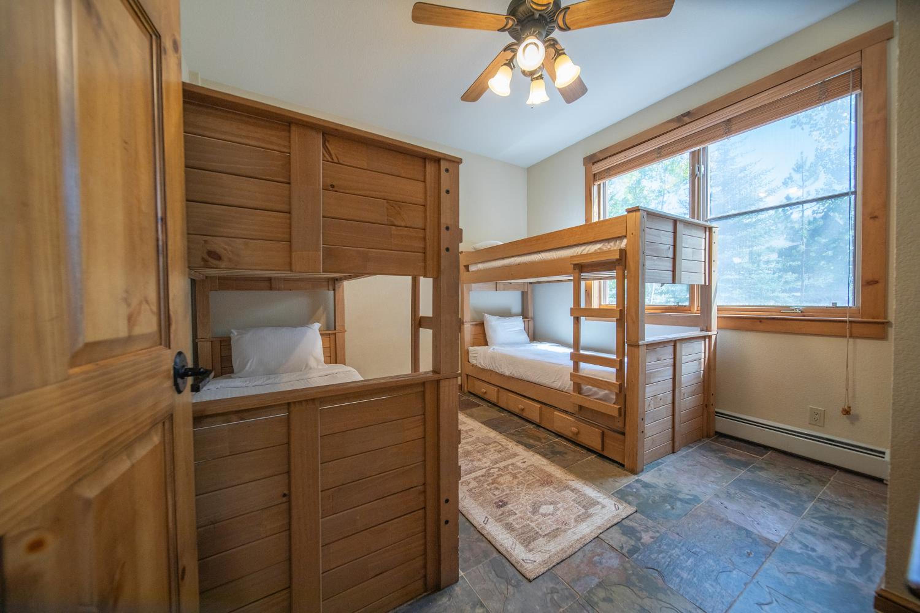Seasons 1851 by SummitCove Lodging