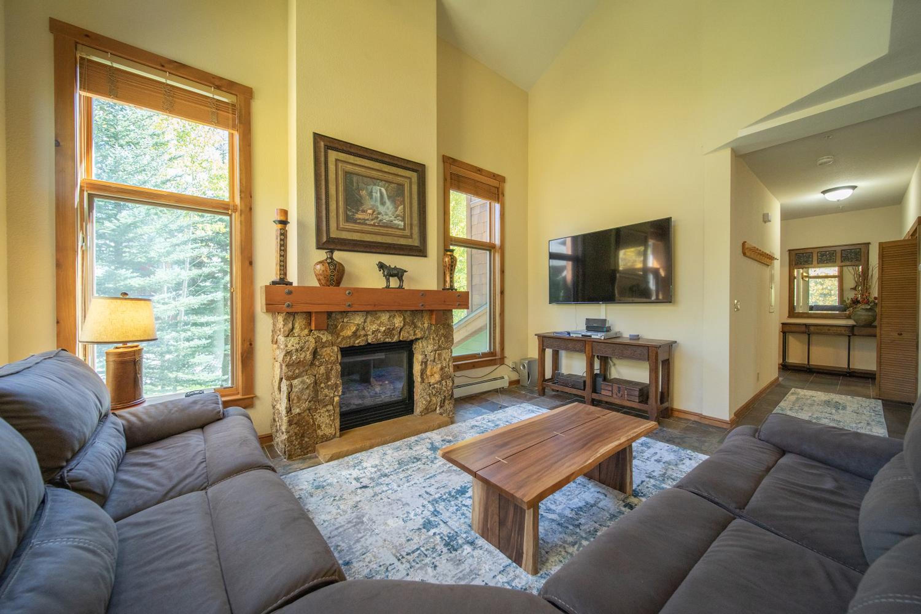 Seasons 1851 by SummitCove Lodging