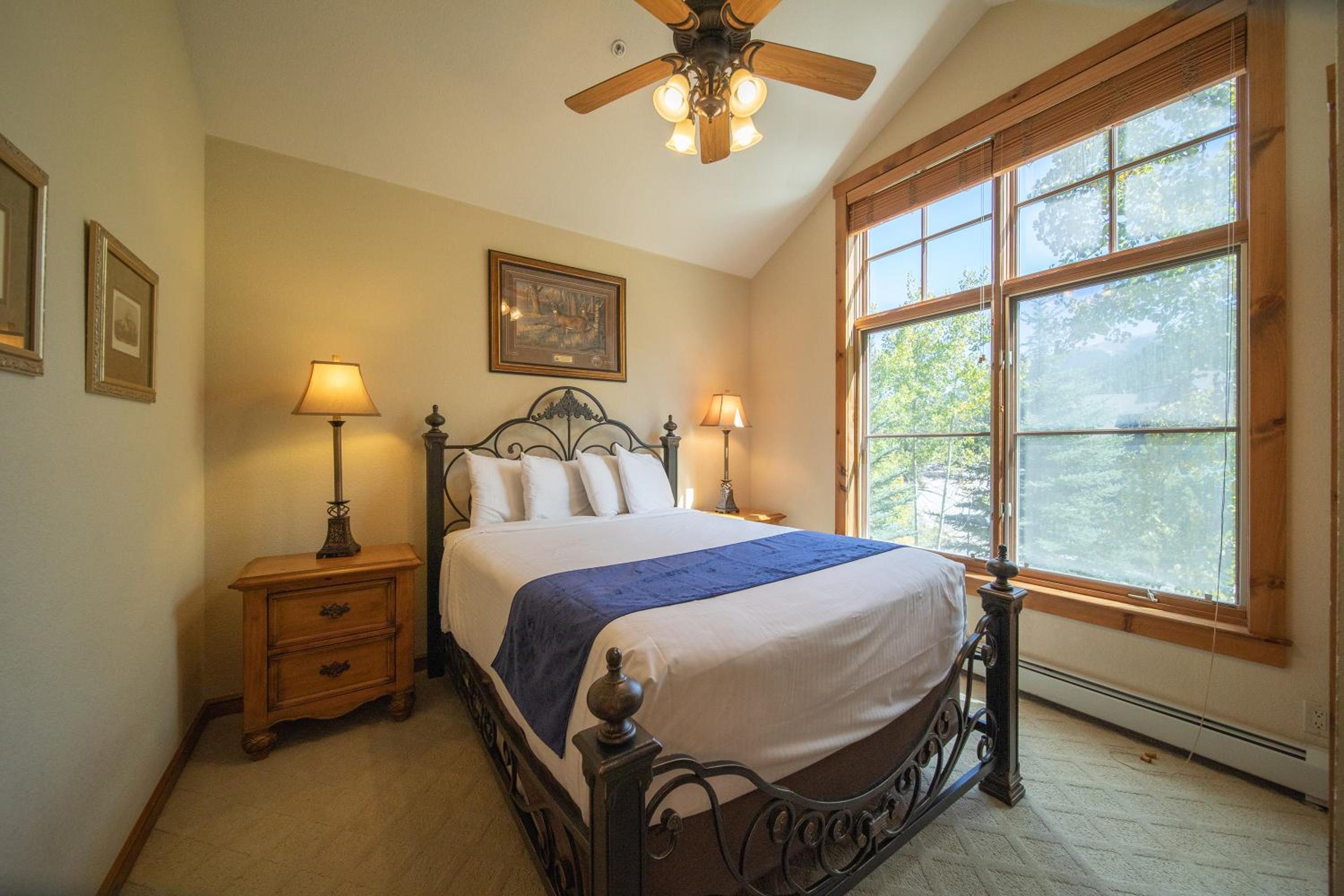Seasons 1851 by SummitCove Lodging