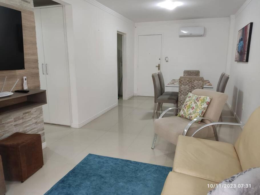 Apartamento quadra mar
