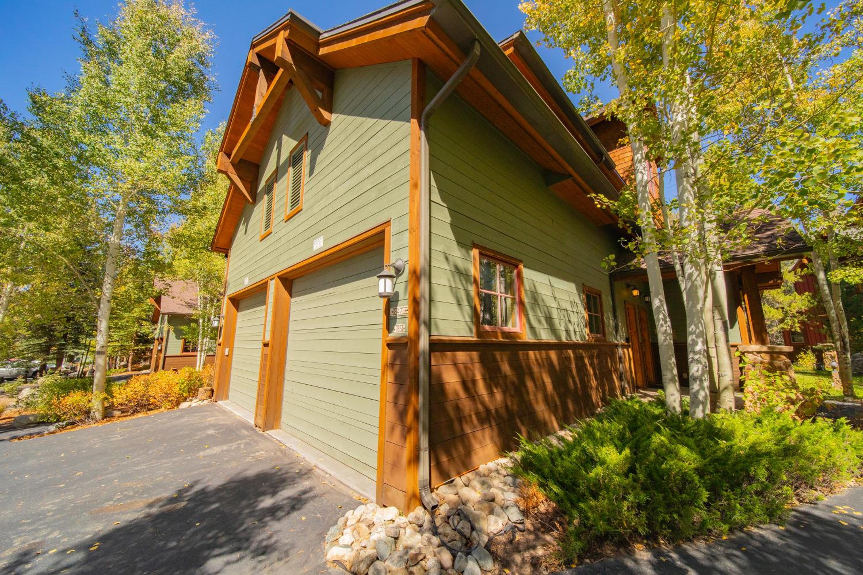 Seasons 1851 by SummitCove Lodging
