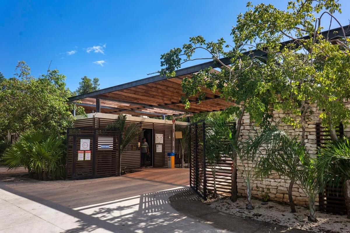 4BR Jungle Villa with Jacuzzi in Private Gated Community