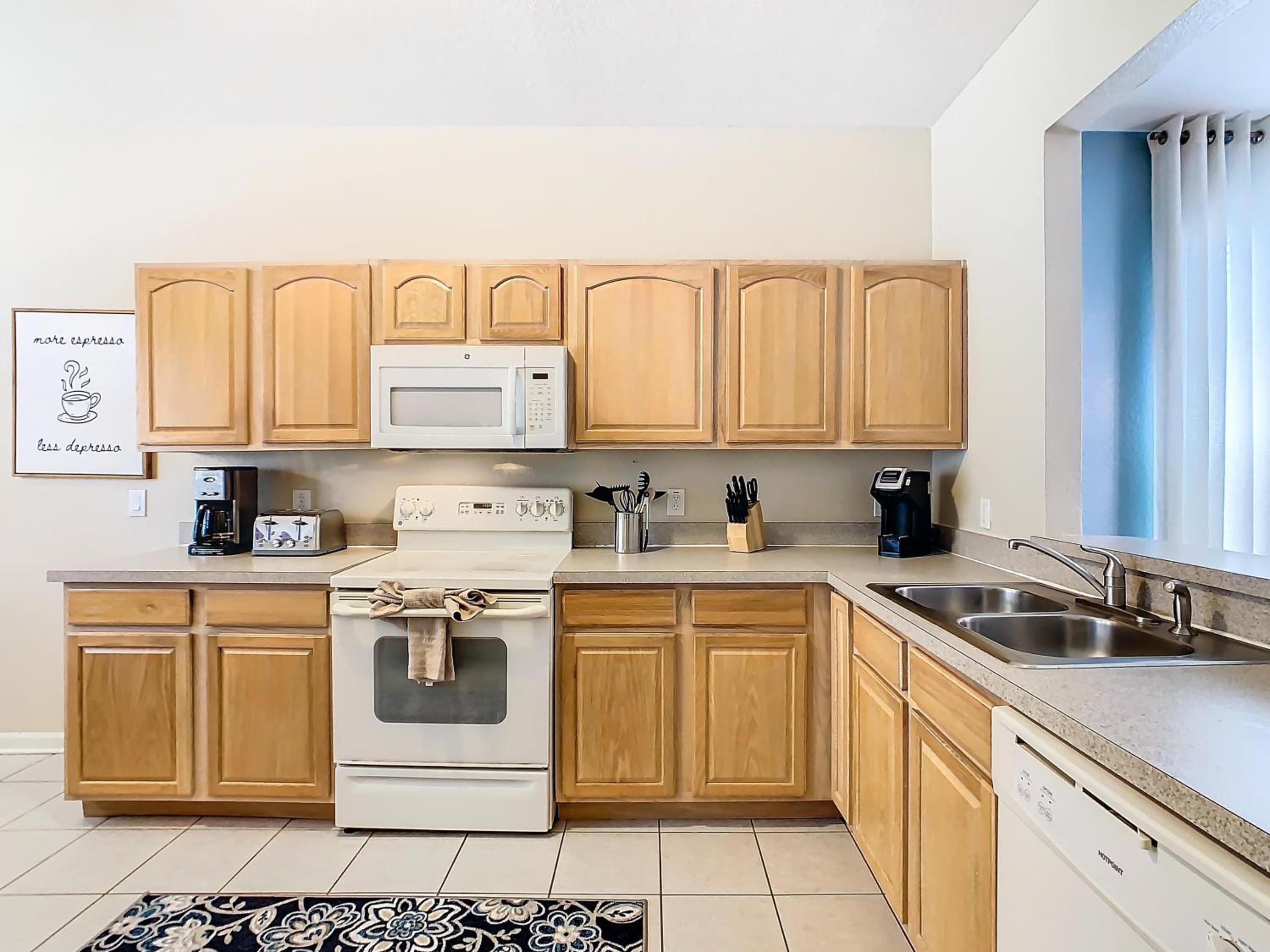 WH7742CS - Newly renovated villa in Windsor Hills