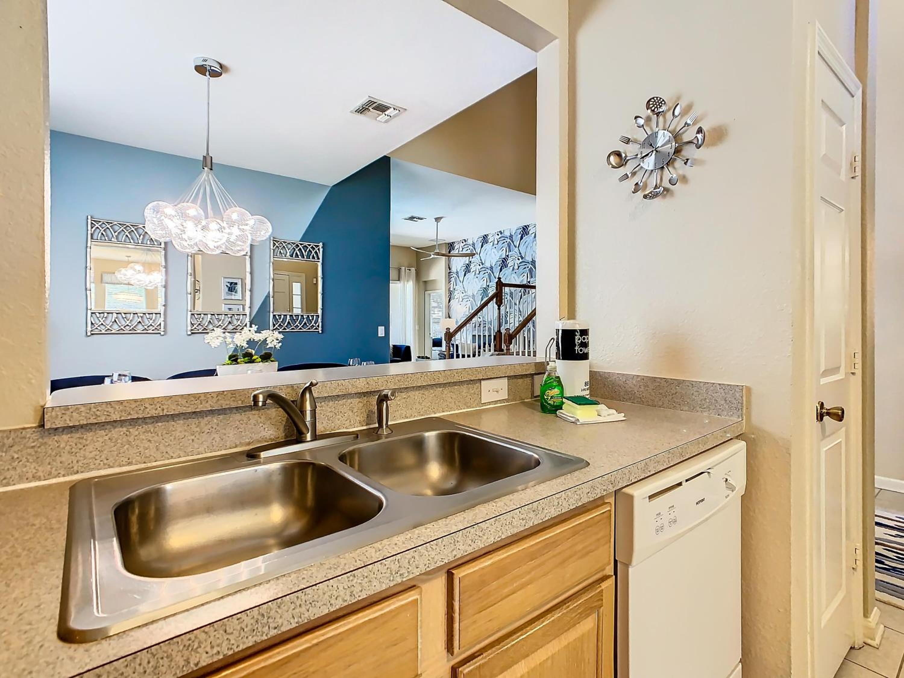 WH7742CS - Newly renovated villa in Windsor Hills