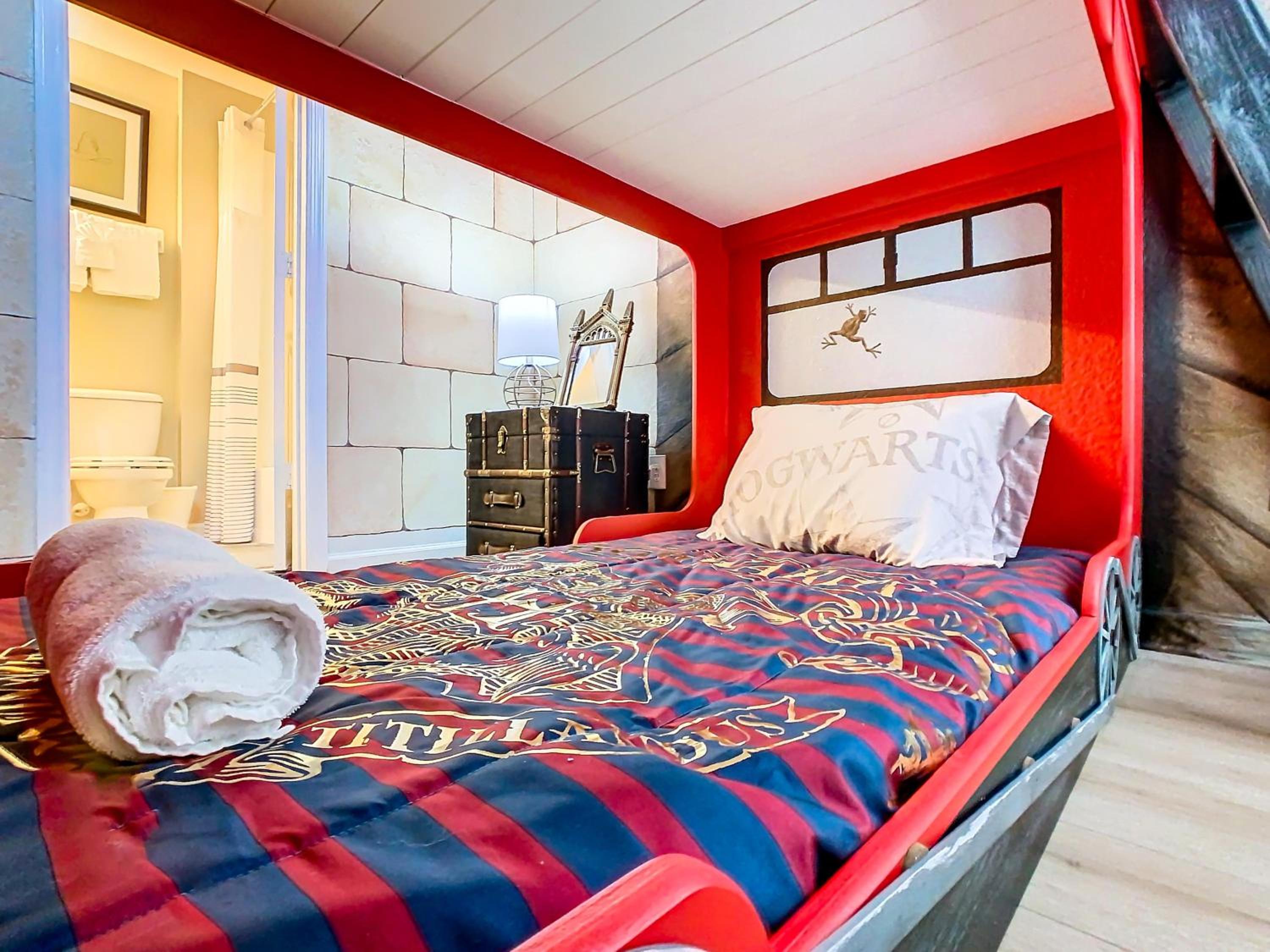 WH7742CS - Newly renovated villa in Windsor Hills