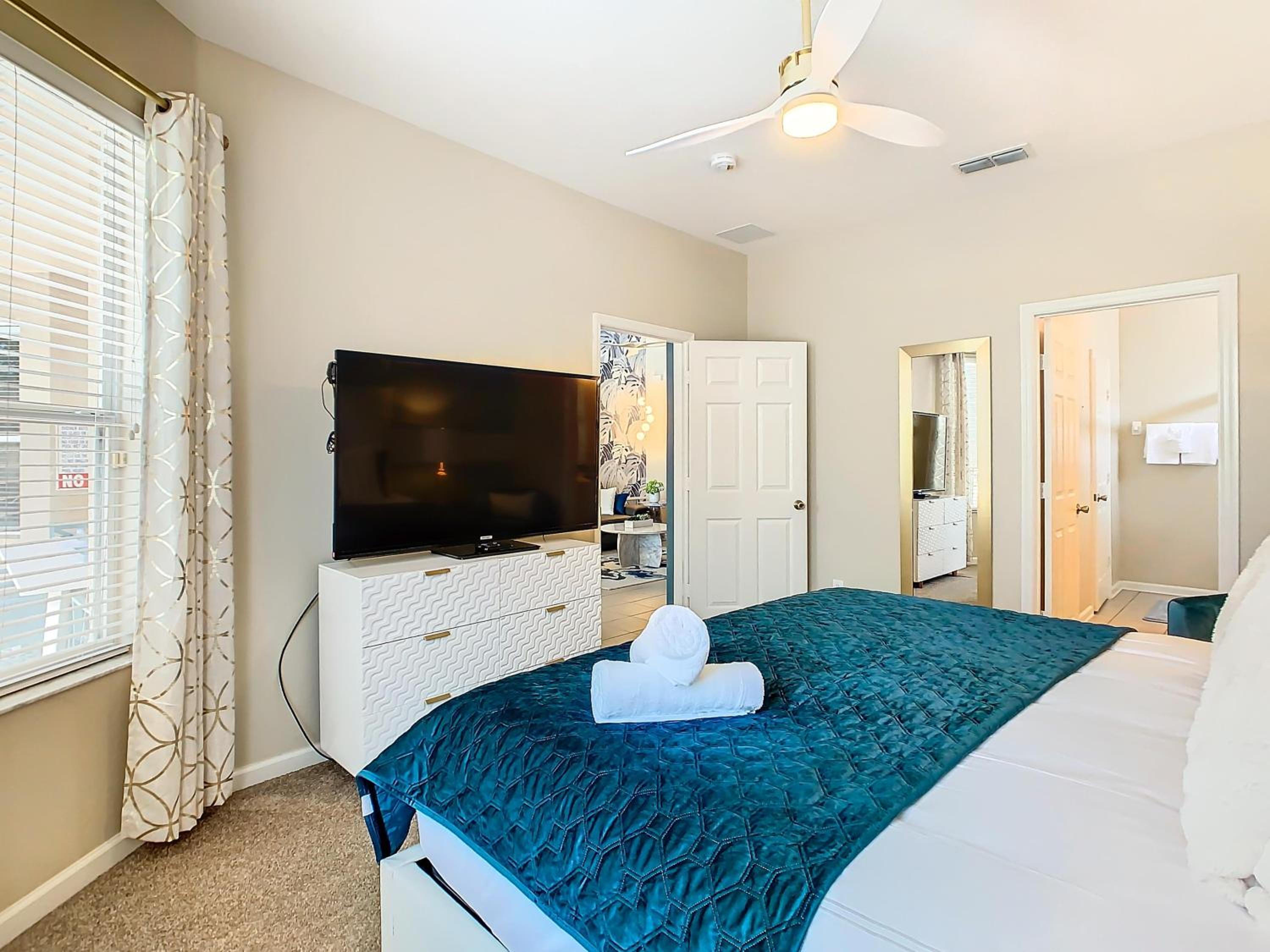 WH7742CS - Newly renovated villa in Windsor Hills