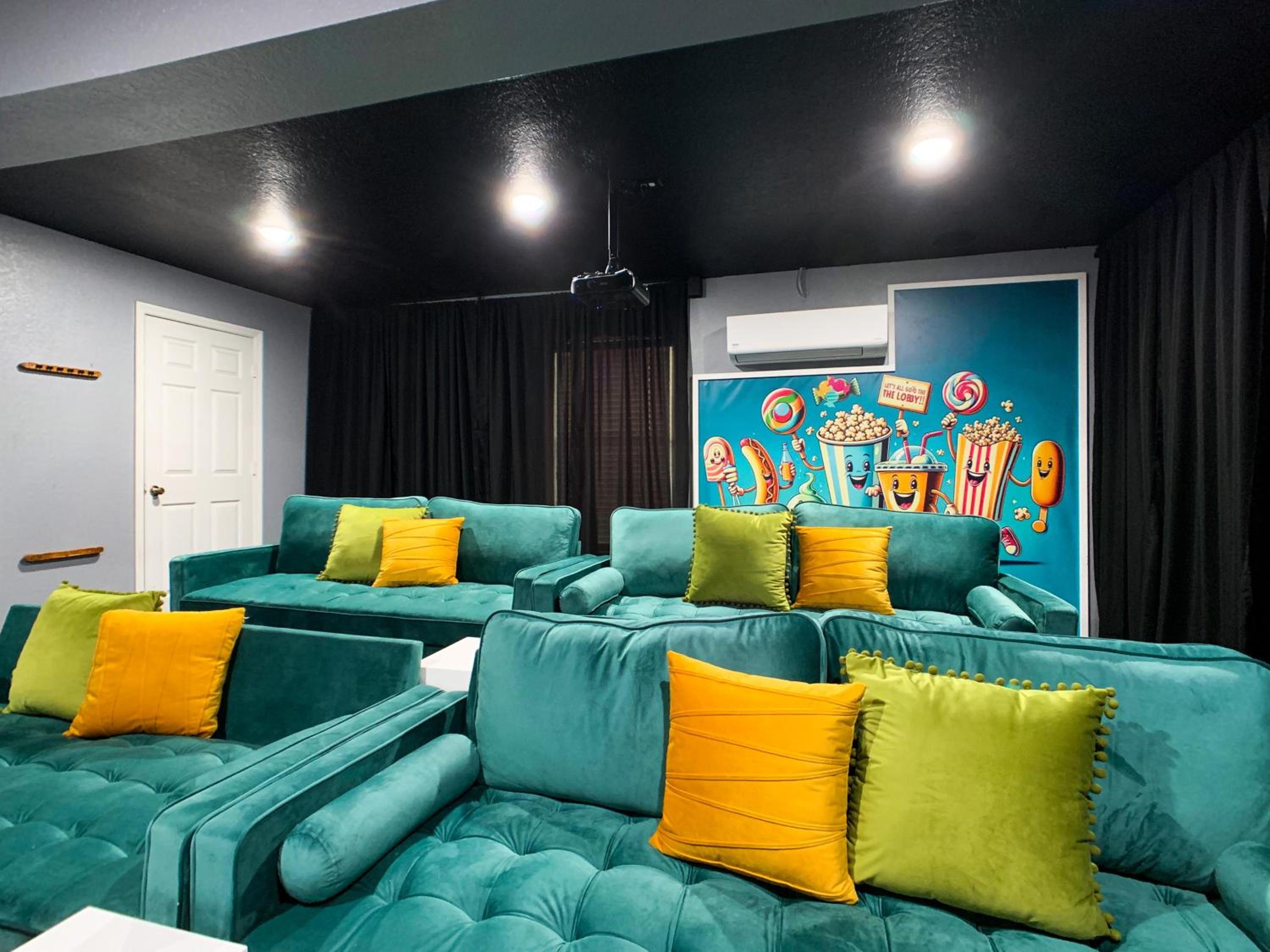 WH7742CS - Newly renovated villa in Windsor Hills