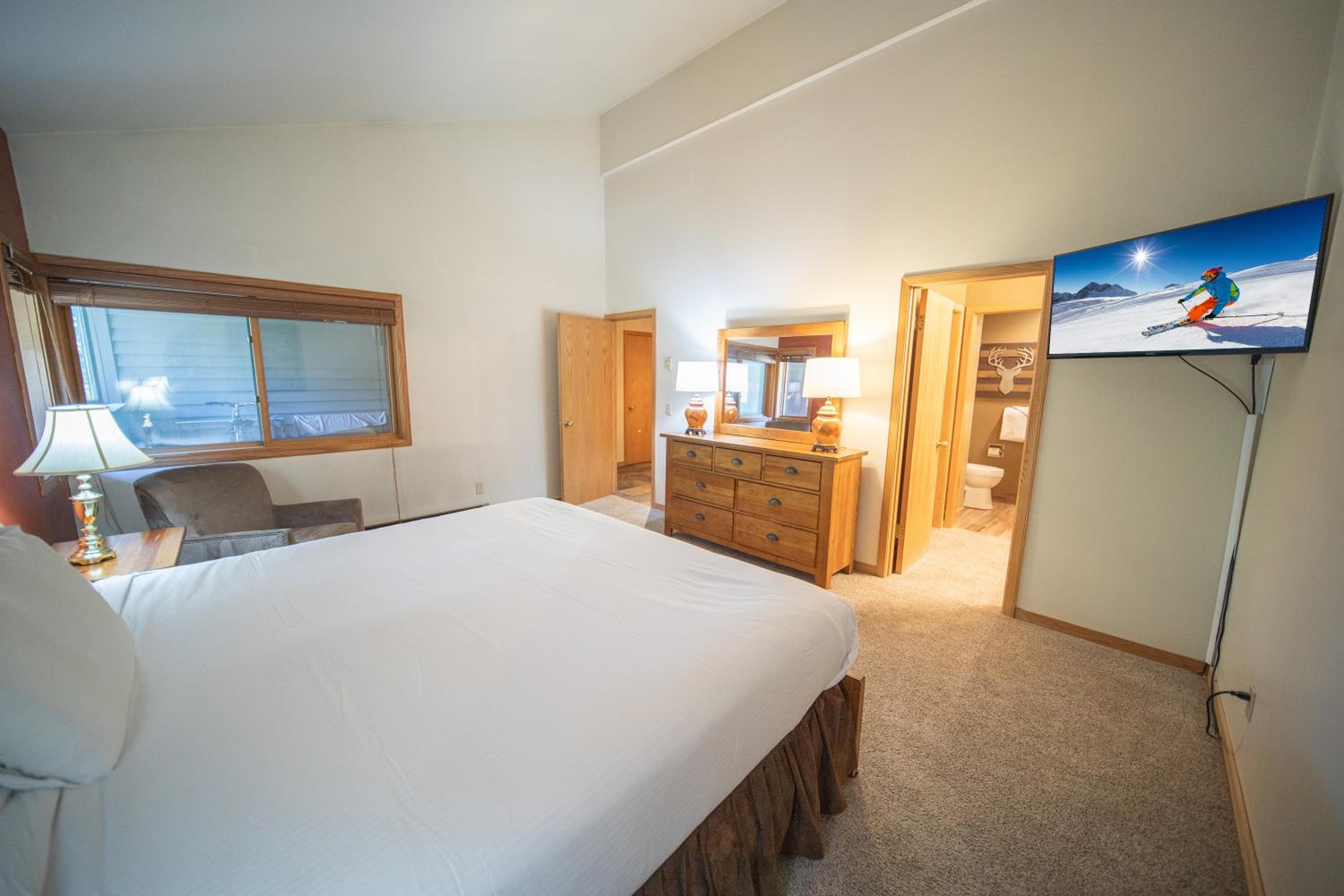 Ski Run 302 by SummitCove Lodging